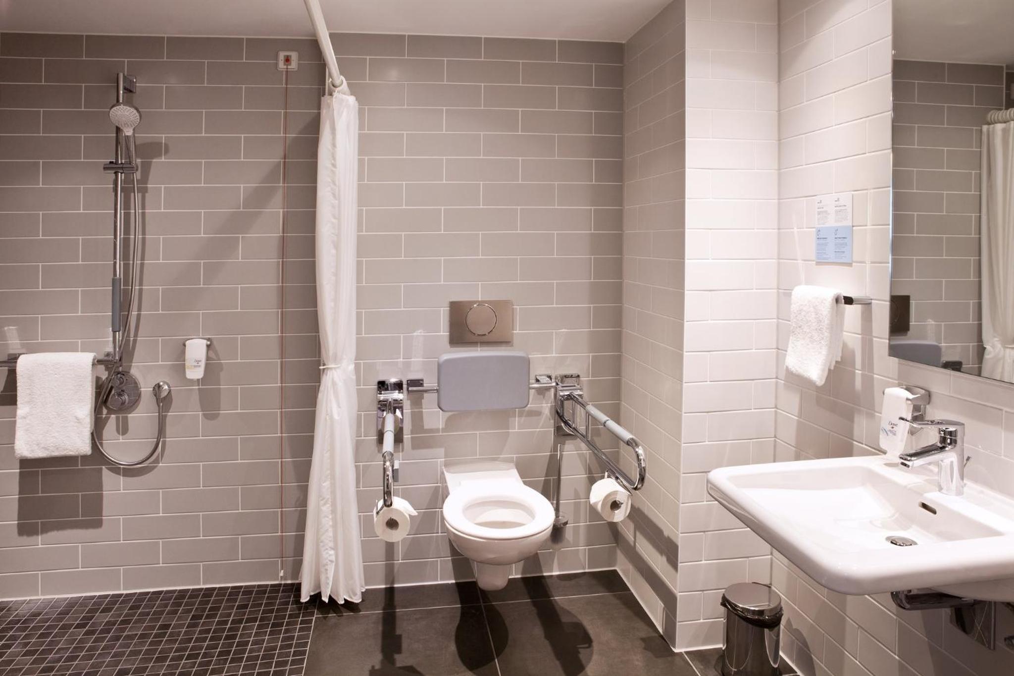 Standard Queen Room - Disability Access - Photo 6