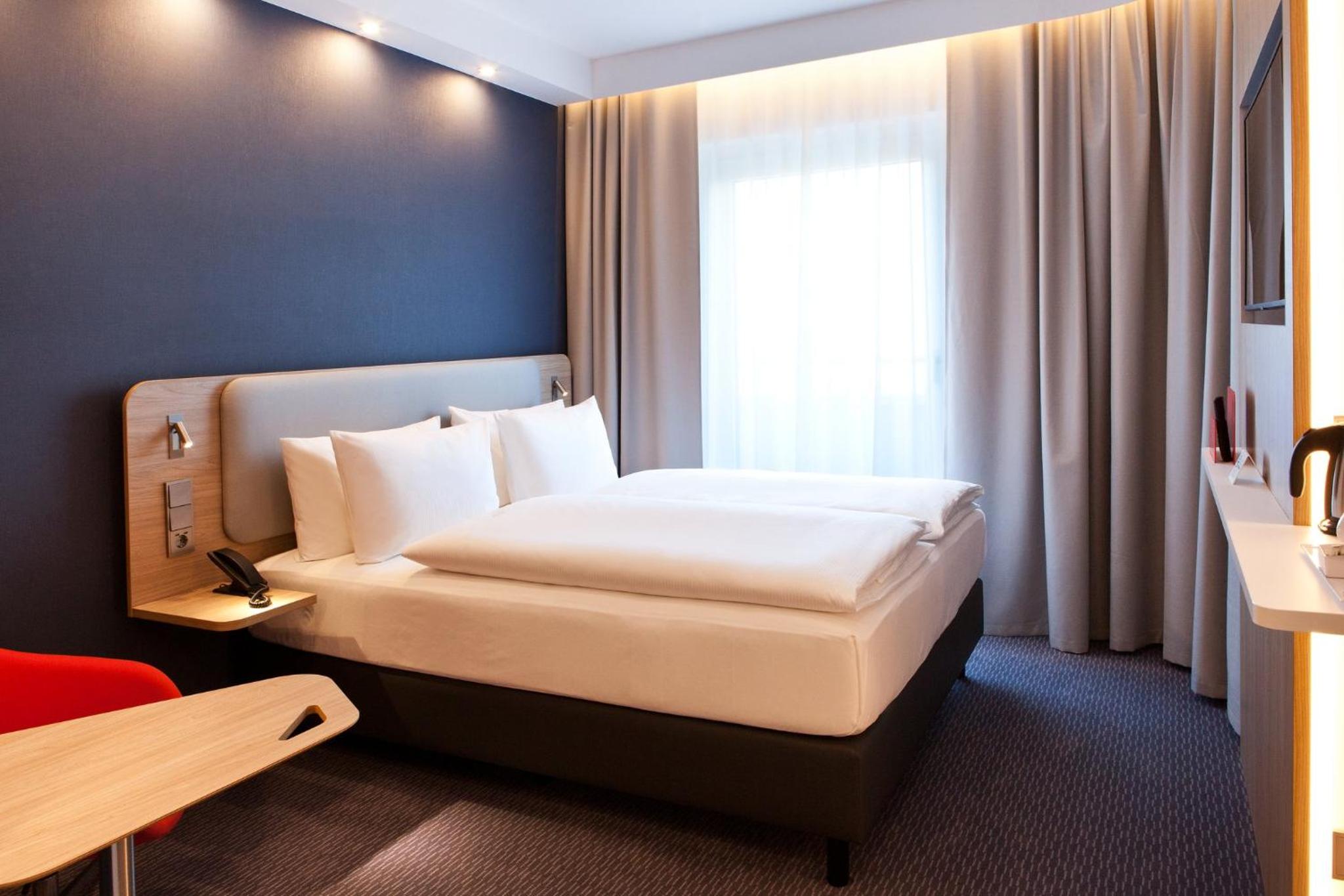 Standard Queen Room - Photo 9