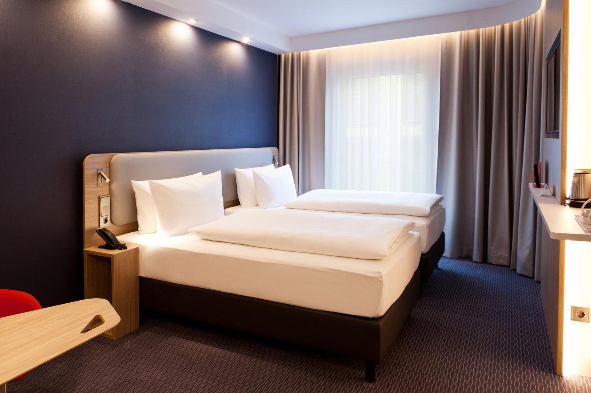 Standard Queen Room - Photo 8