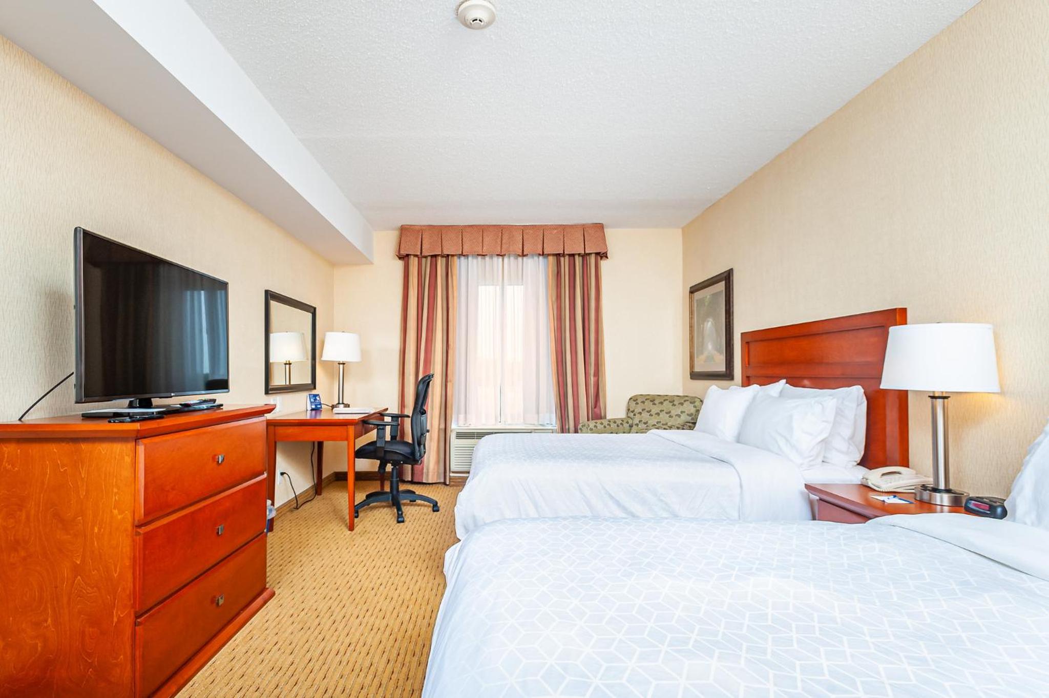Standard Room with Two Queen Beds - Photo 1
