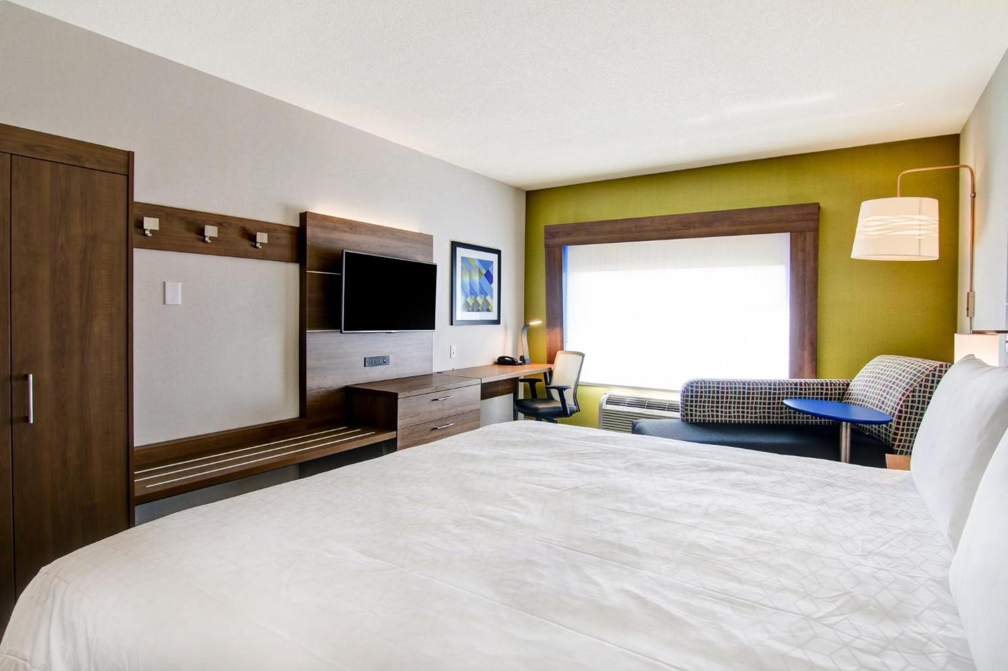 Standard King Room - Photo 4