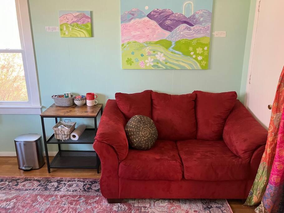 One-Bedroom Apartment photo 2