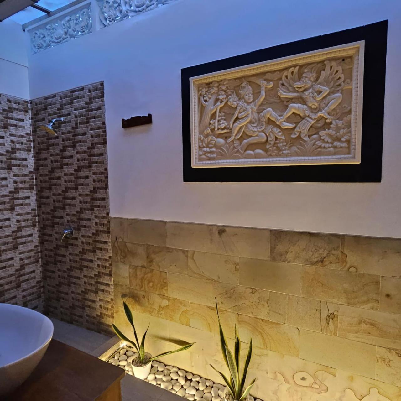 Suite with Pool View - Photo 3