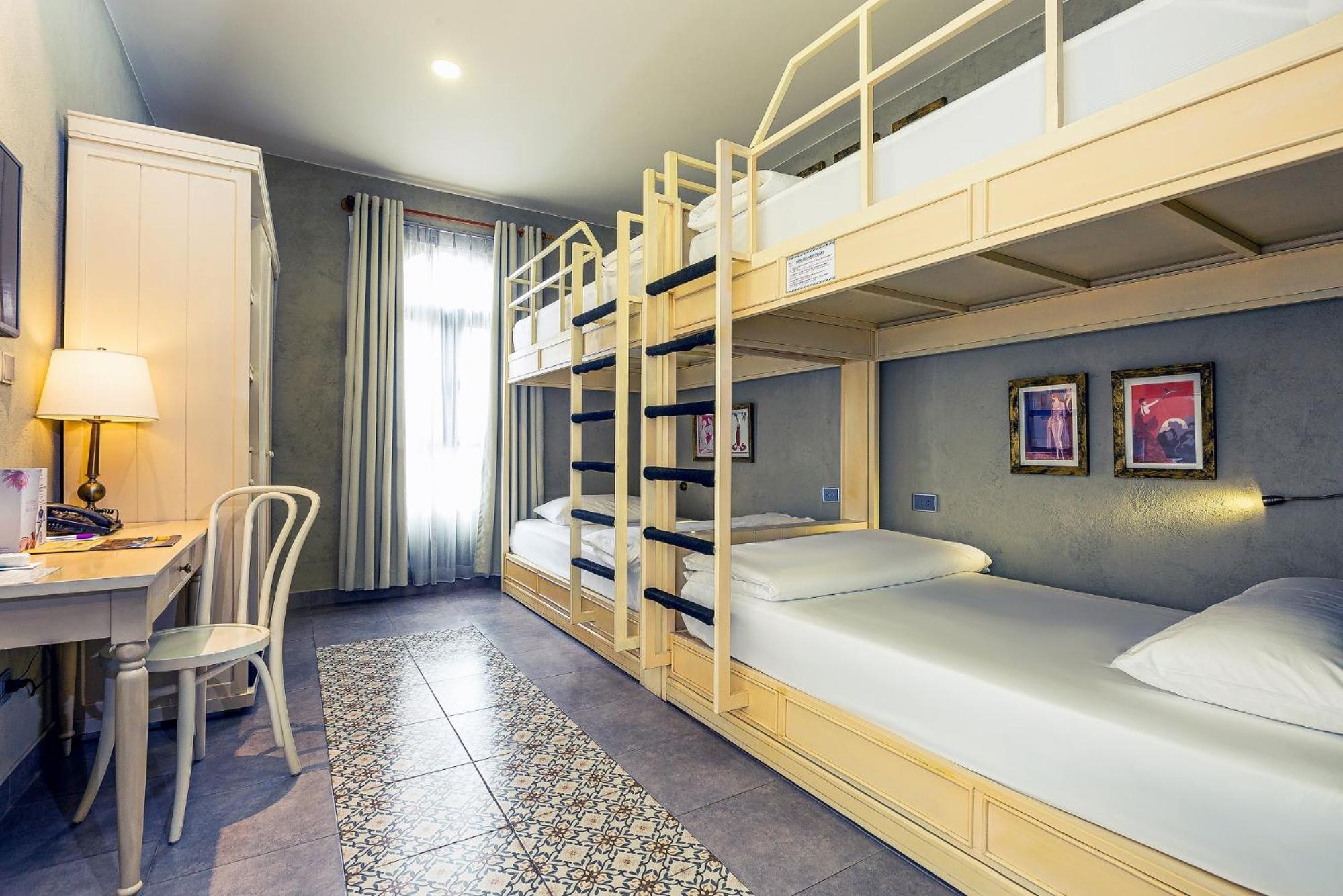 Family Room with Four Bunk Beds photo 2