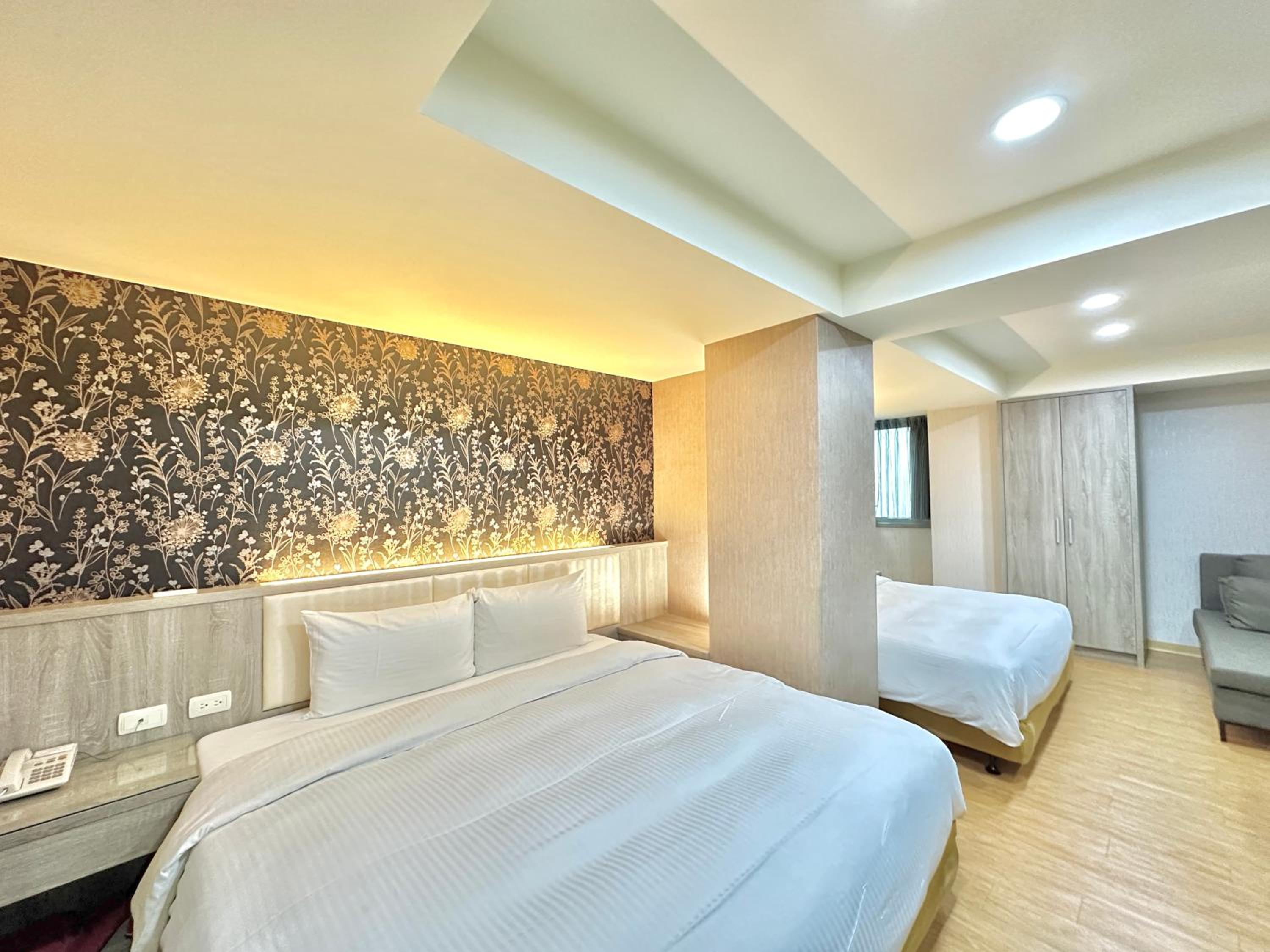 Exquisite Quadruple Room - Photo 10