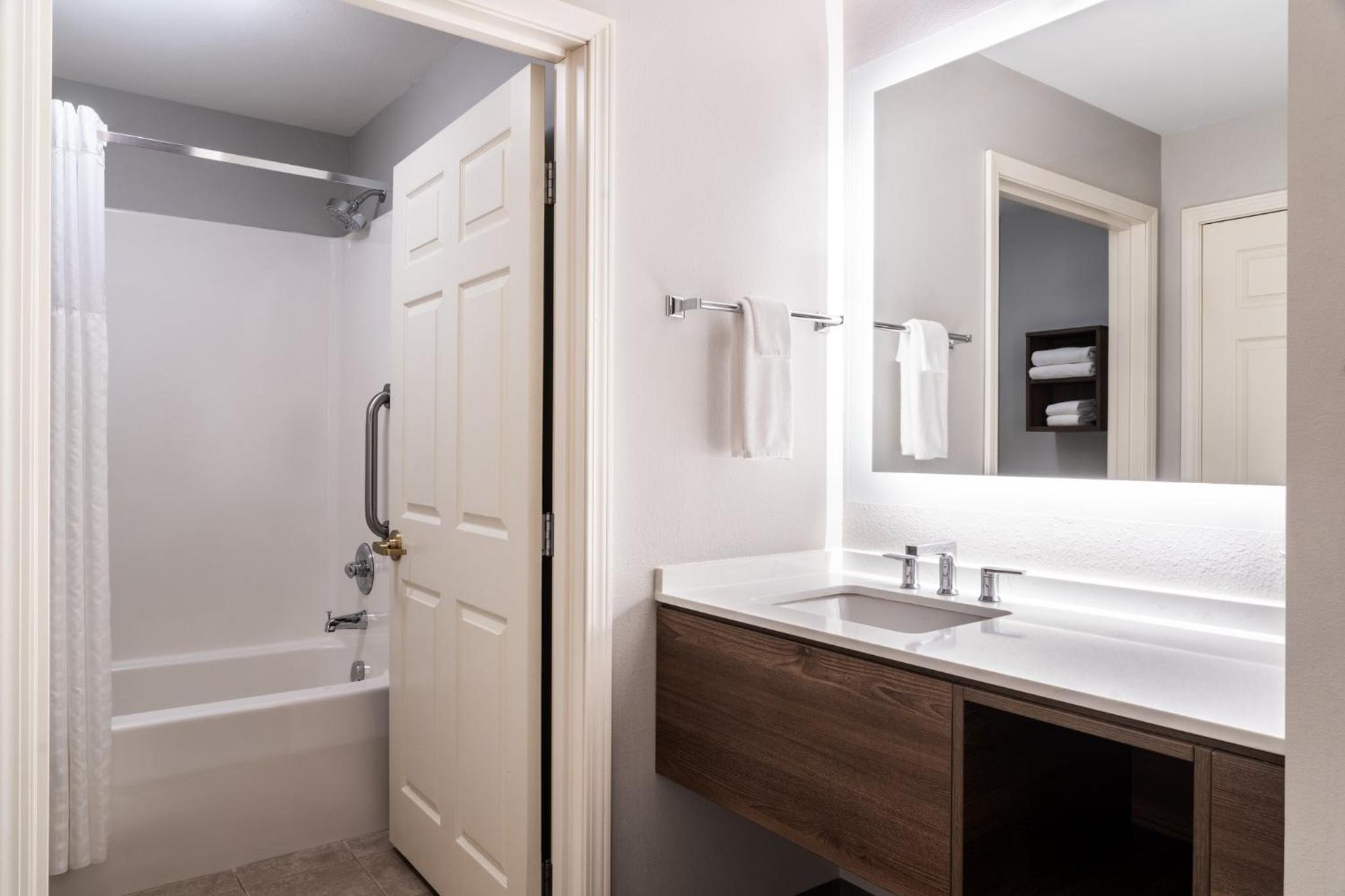 Studio Queen Suite - Photo 2