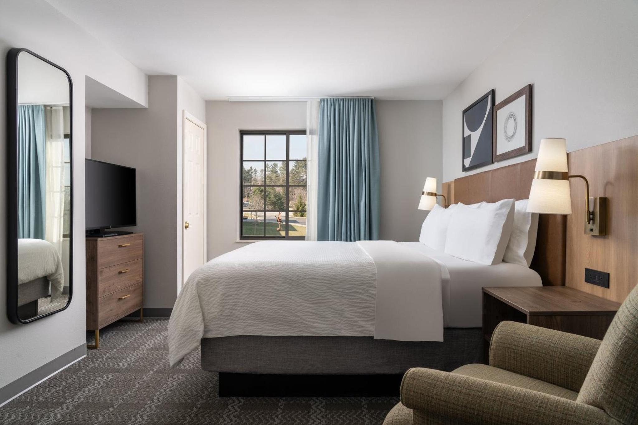 One-Bedroom King Suite - Photo 6