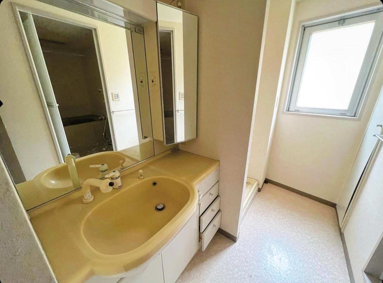 Economy Triple Room With Shared Bathroom photo 2