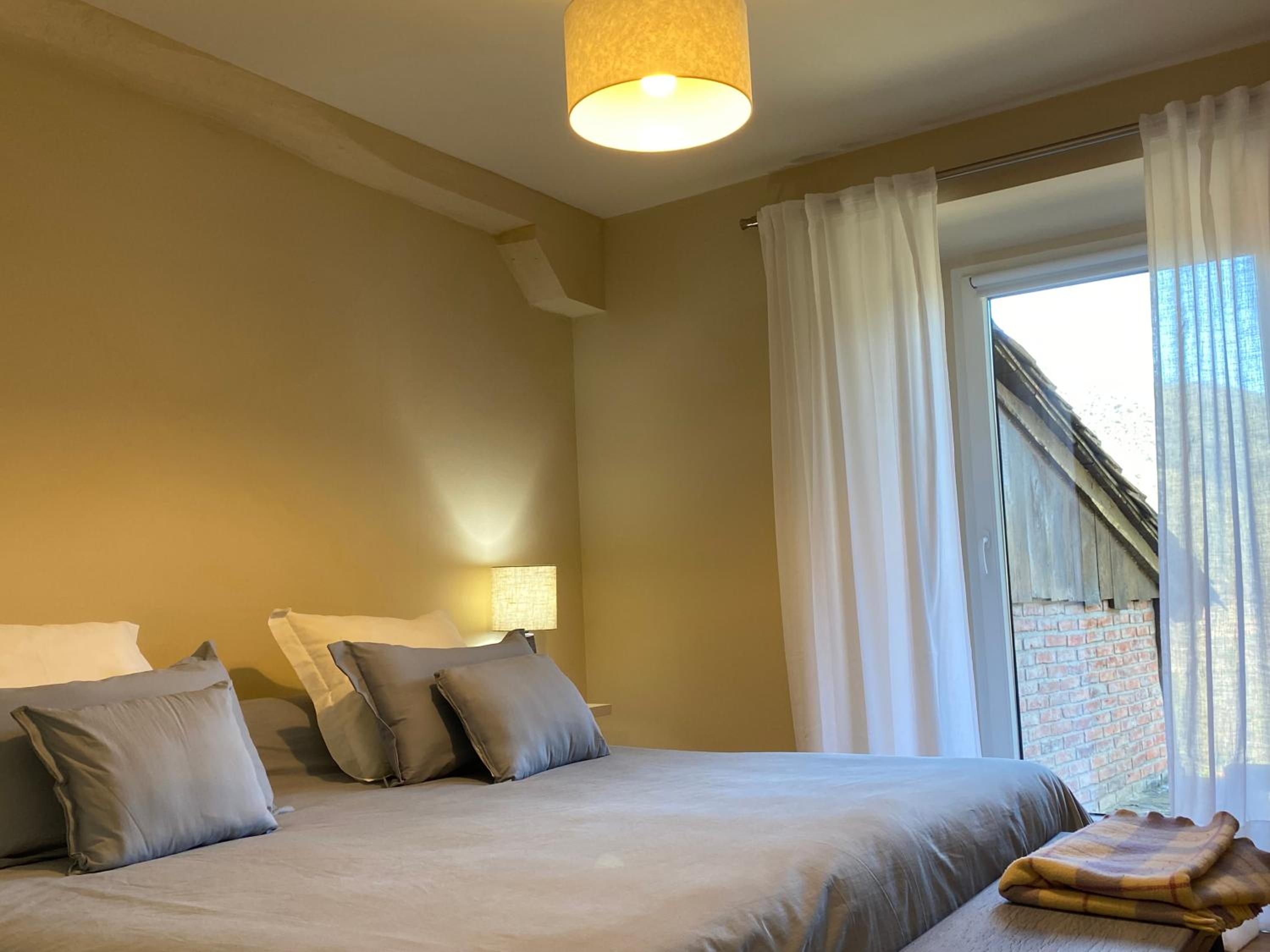 Apartment with Mountain View photo 3