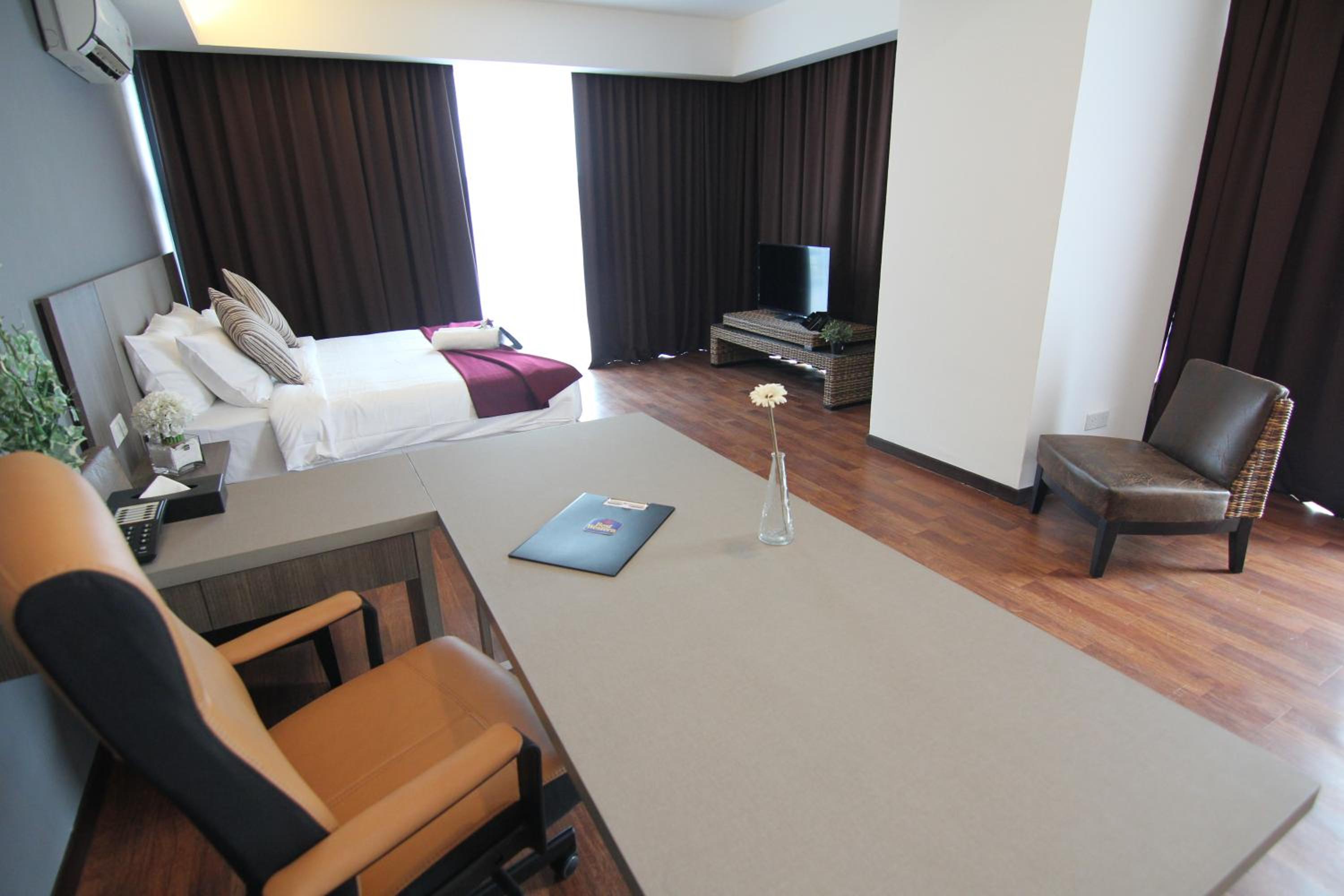 Executive Deluxe Double Room - Photo 10