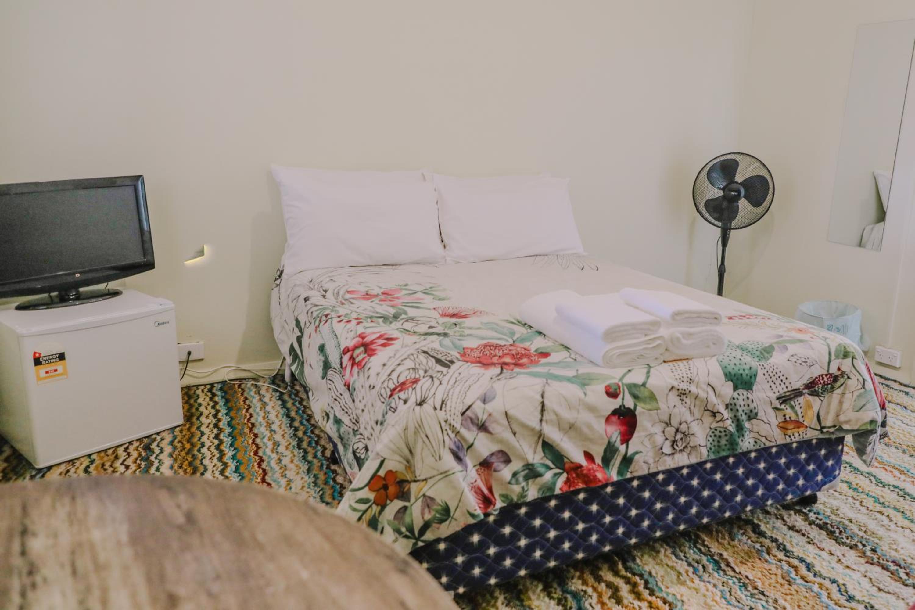 Basic Triple Room with Shared Bathroom