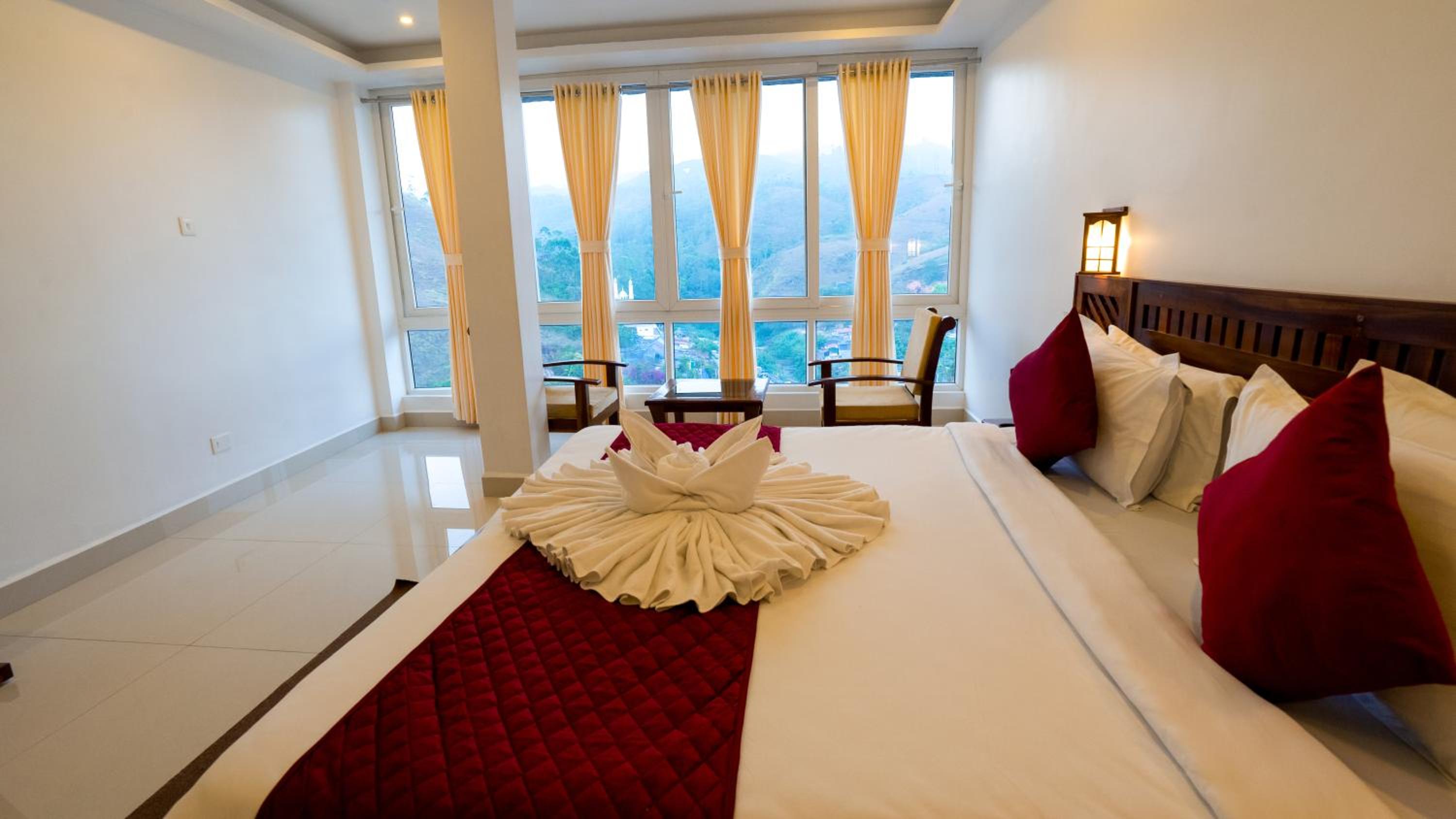 Queen Room photo 2