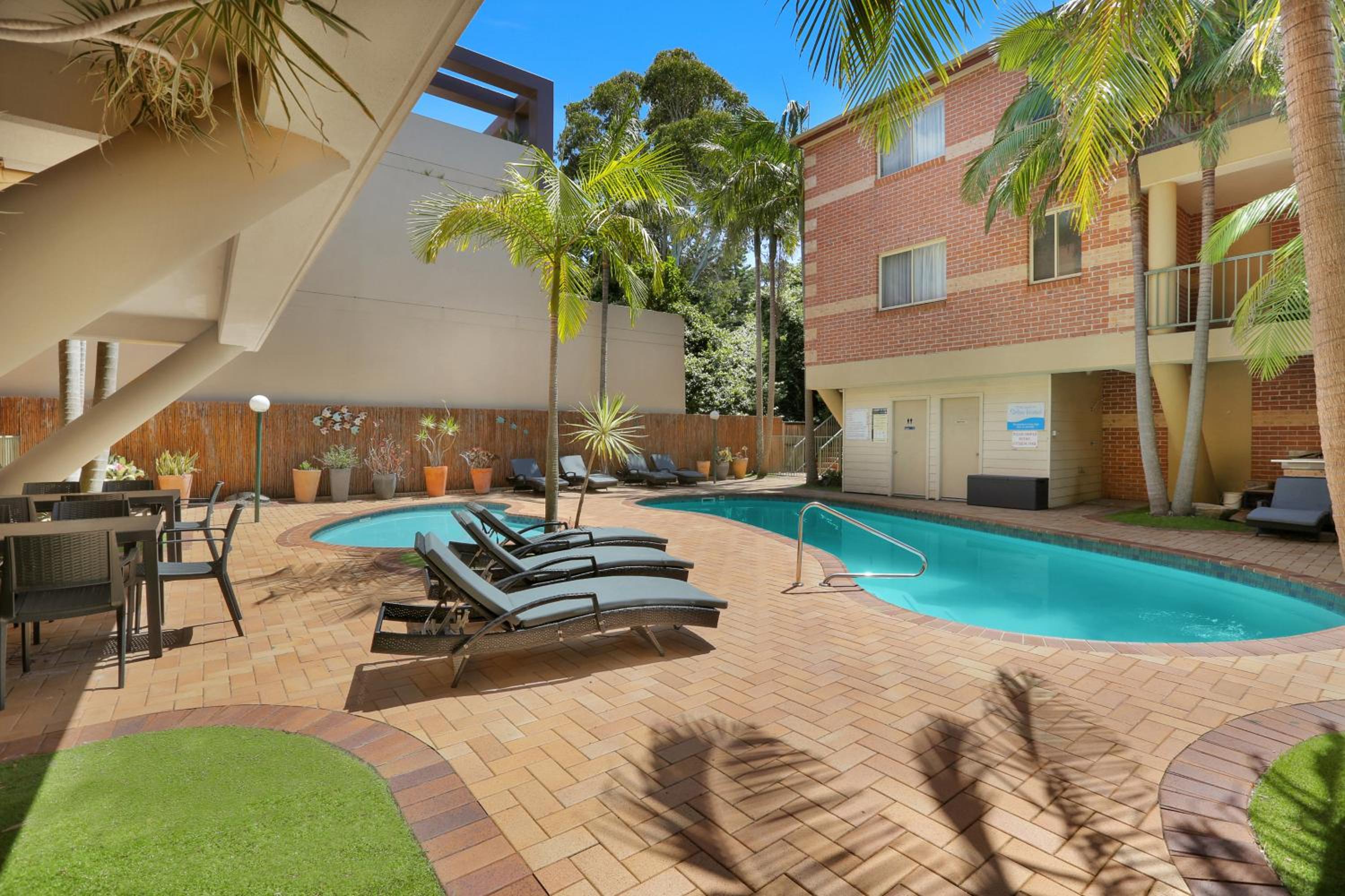Deluxe Two-Bedroom Apartment with Spa Bath - Pool View photo 3