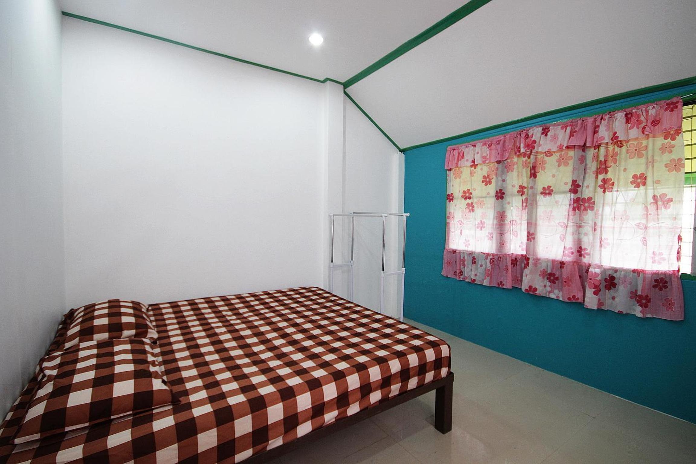 Eight-Bedroom House photo 2