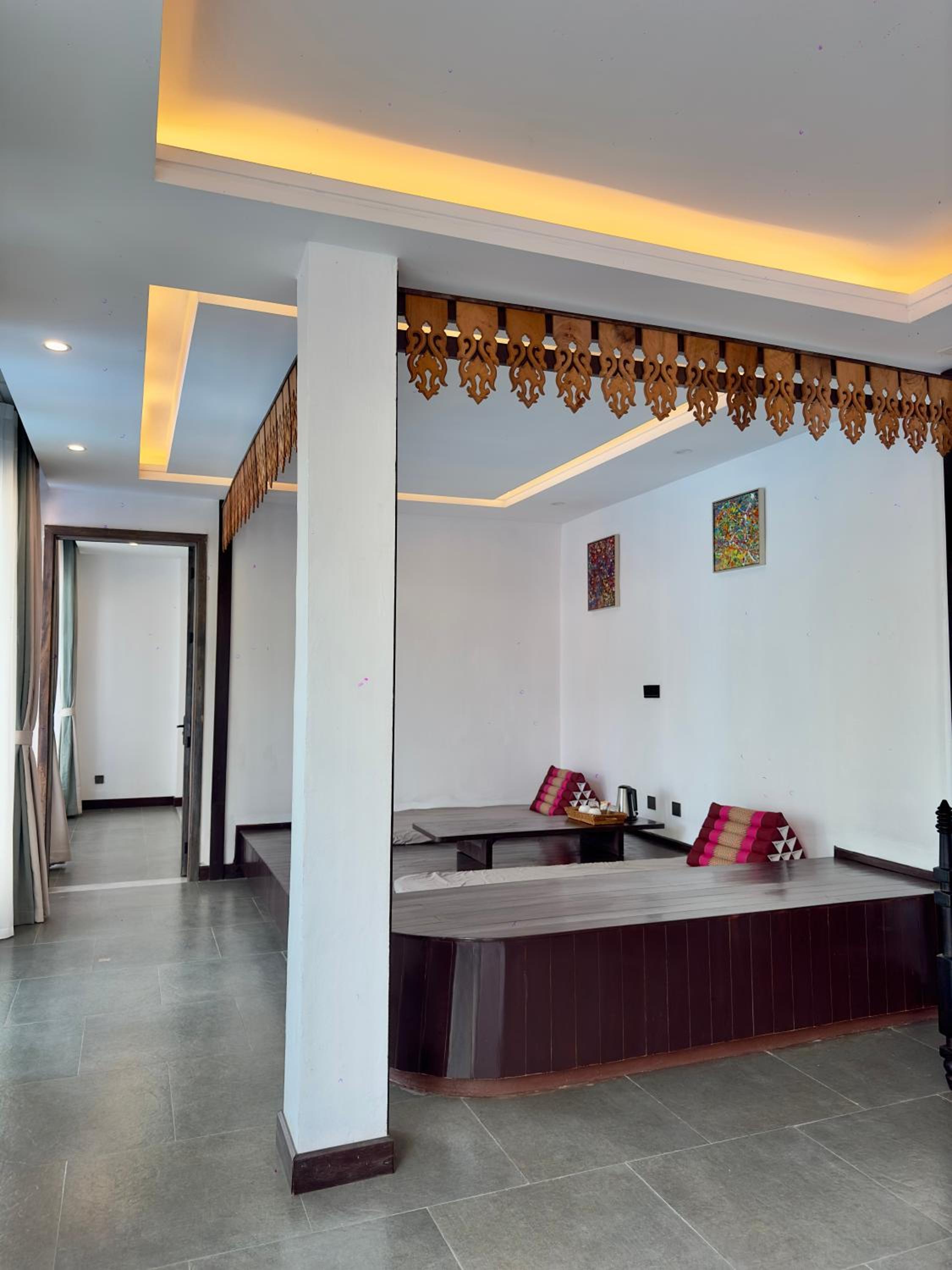 Executive Suite - Photo 4