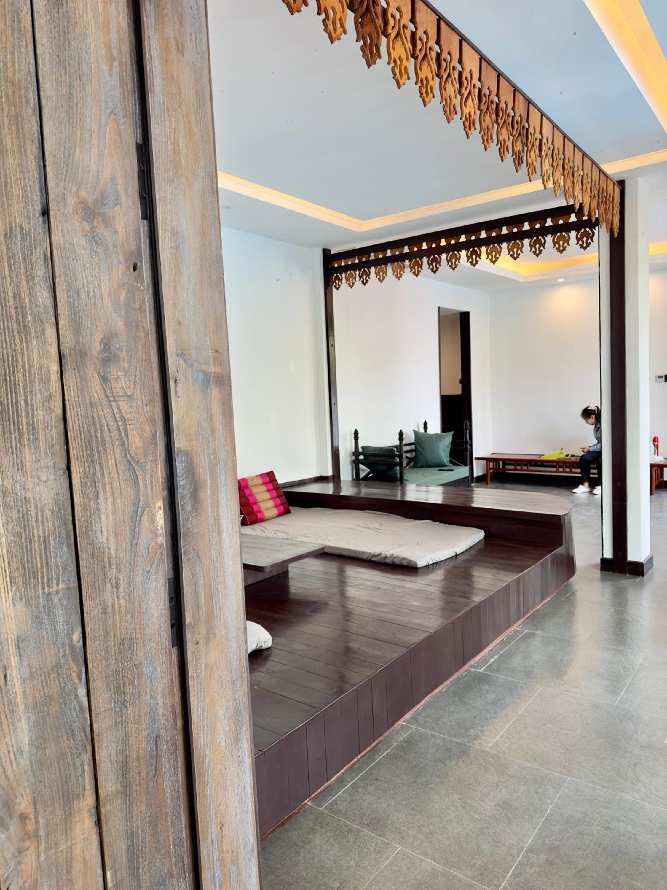 Executive Suite - Photo 2