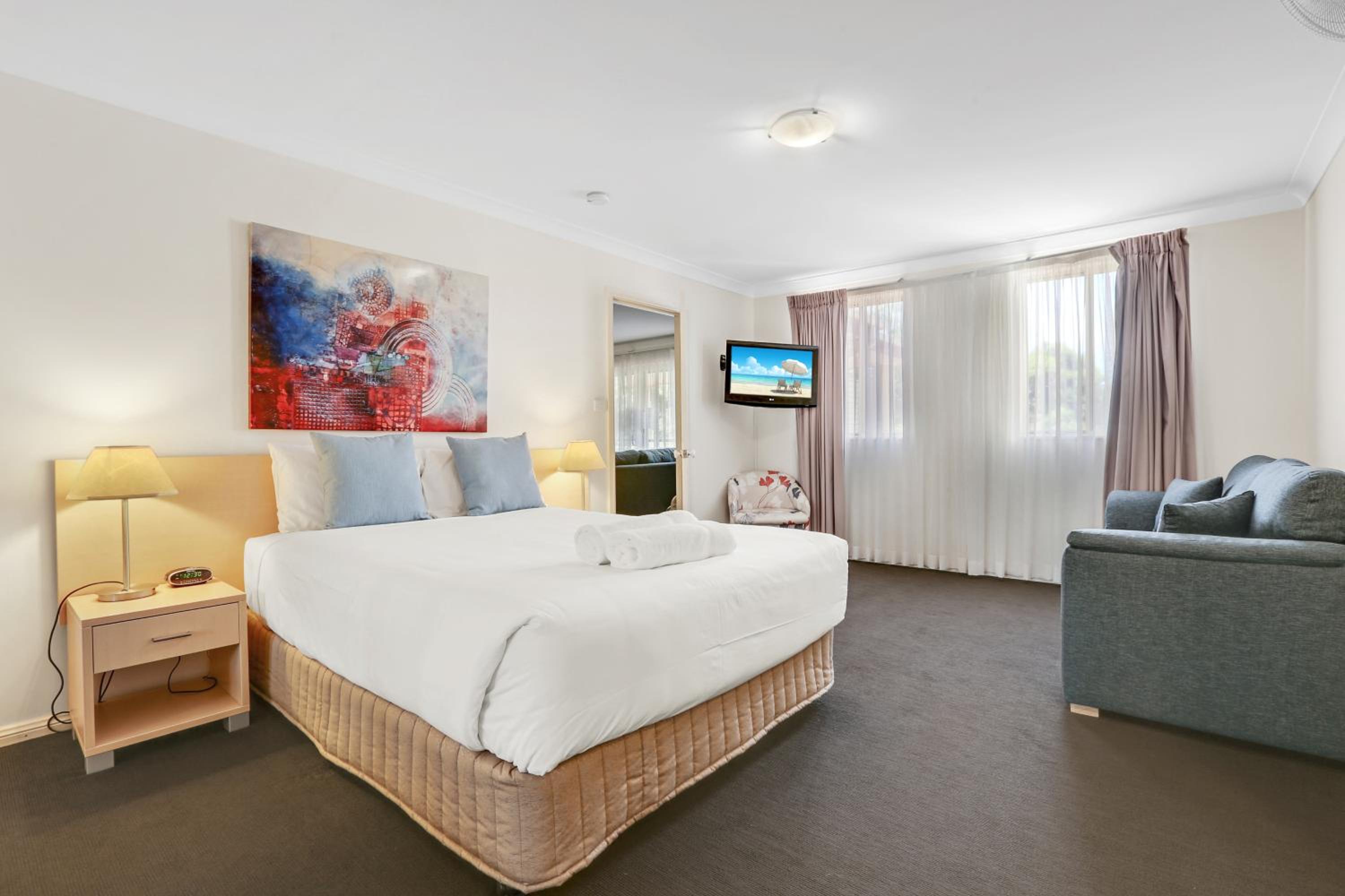 Three-Bedroom Apartment with Spa Bath photo 2
