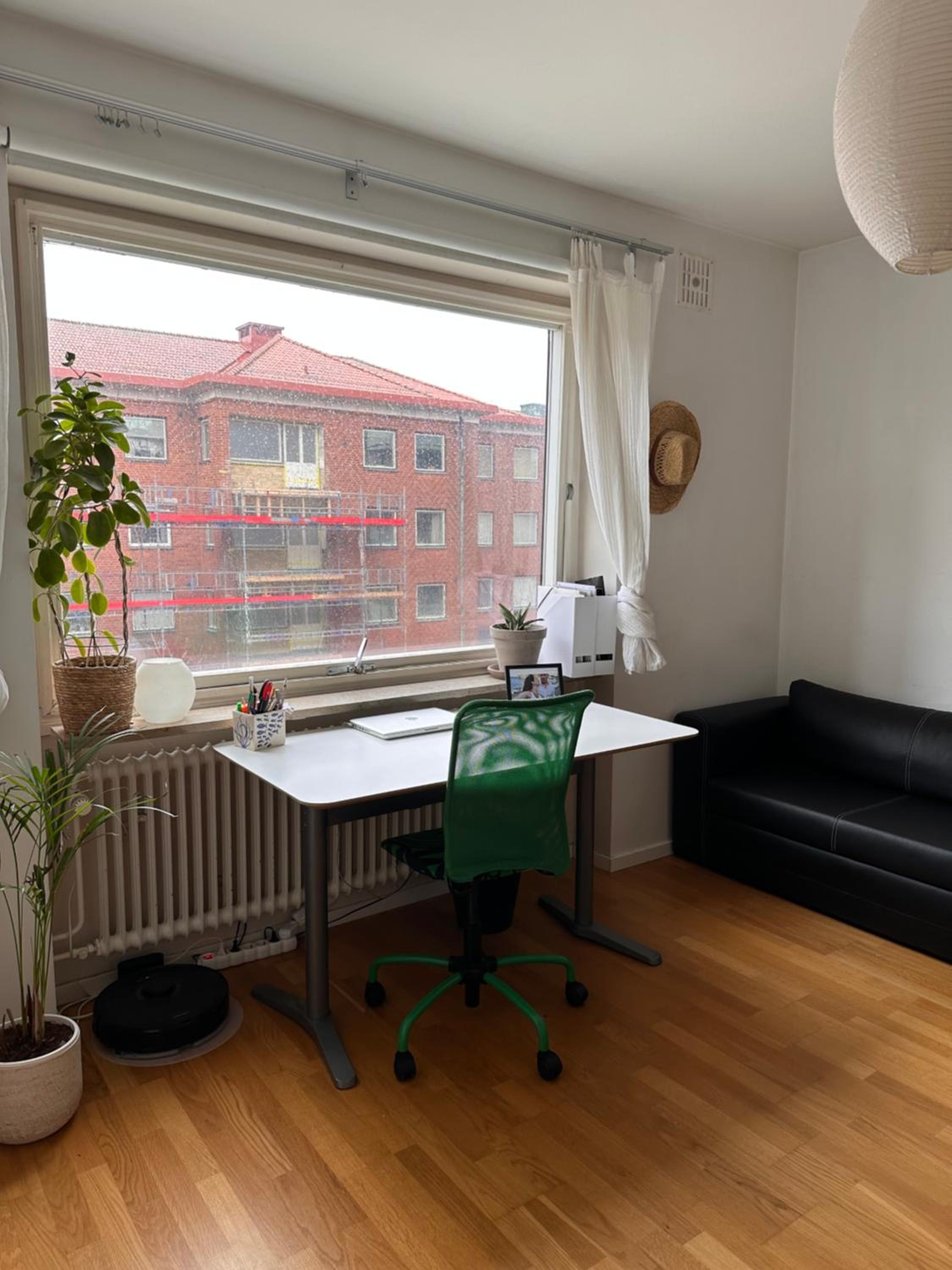 Apartment With Balcony photo 2