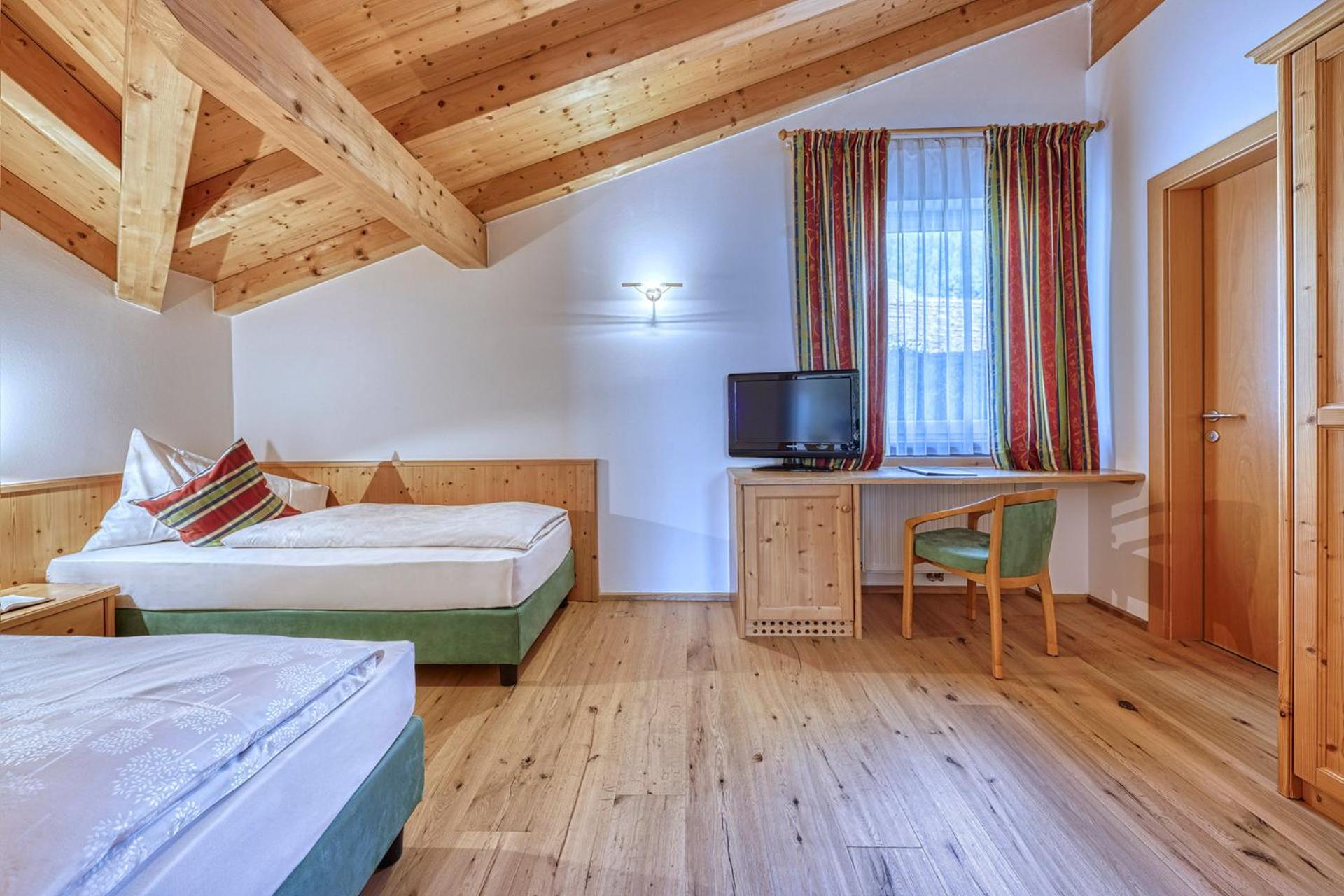 Small Twin Room photo 1