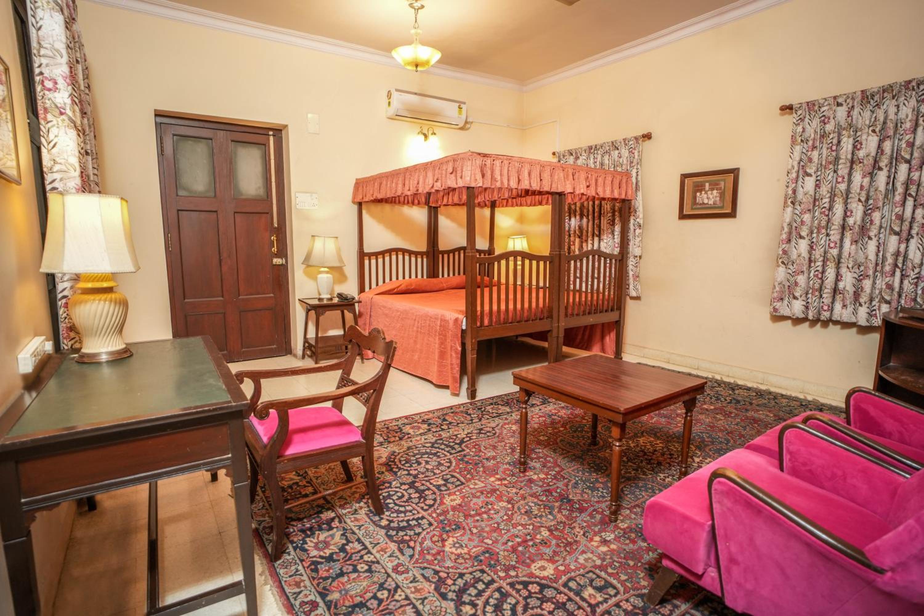 Deluxe Double Room (2 Adults + 1 Child) photo 1