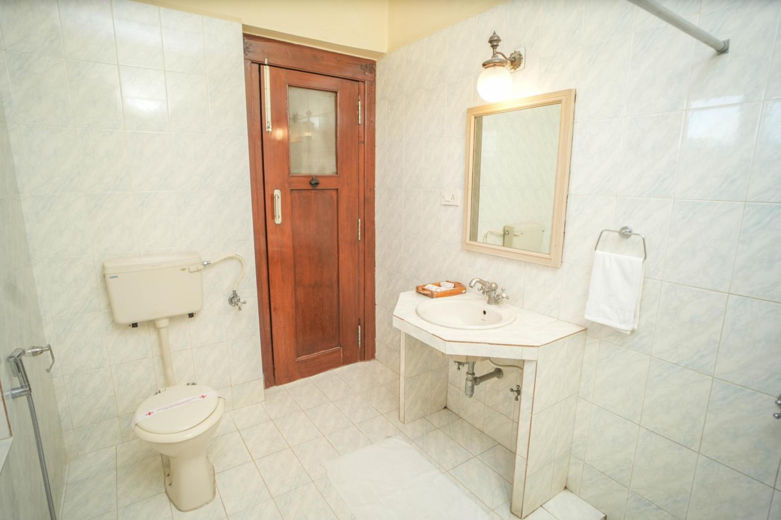 Deluxe Double Room (2 Adults + 1 Child) photo 2