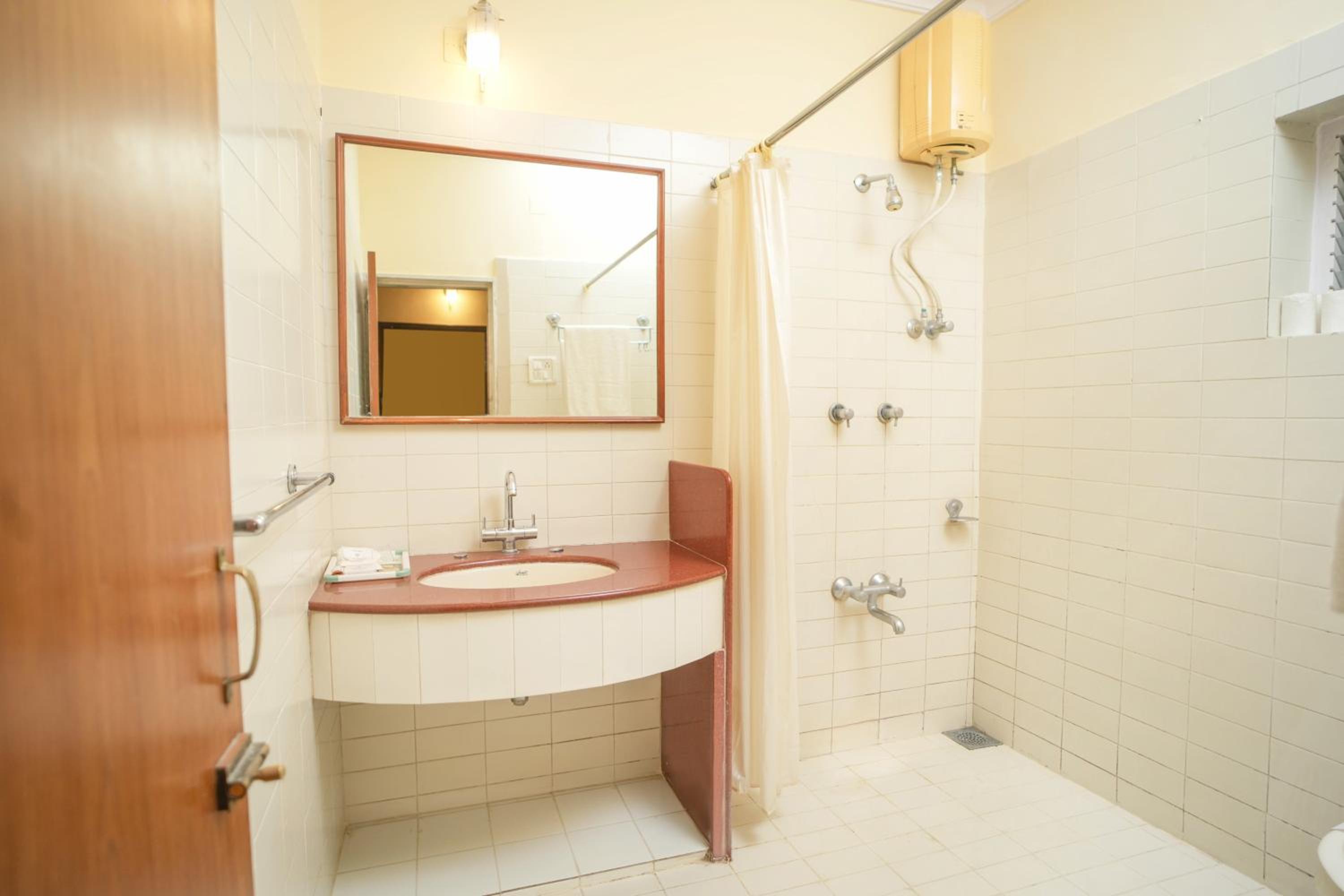 Budget Double Room photo 3