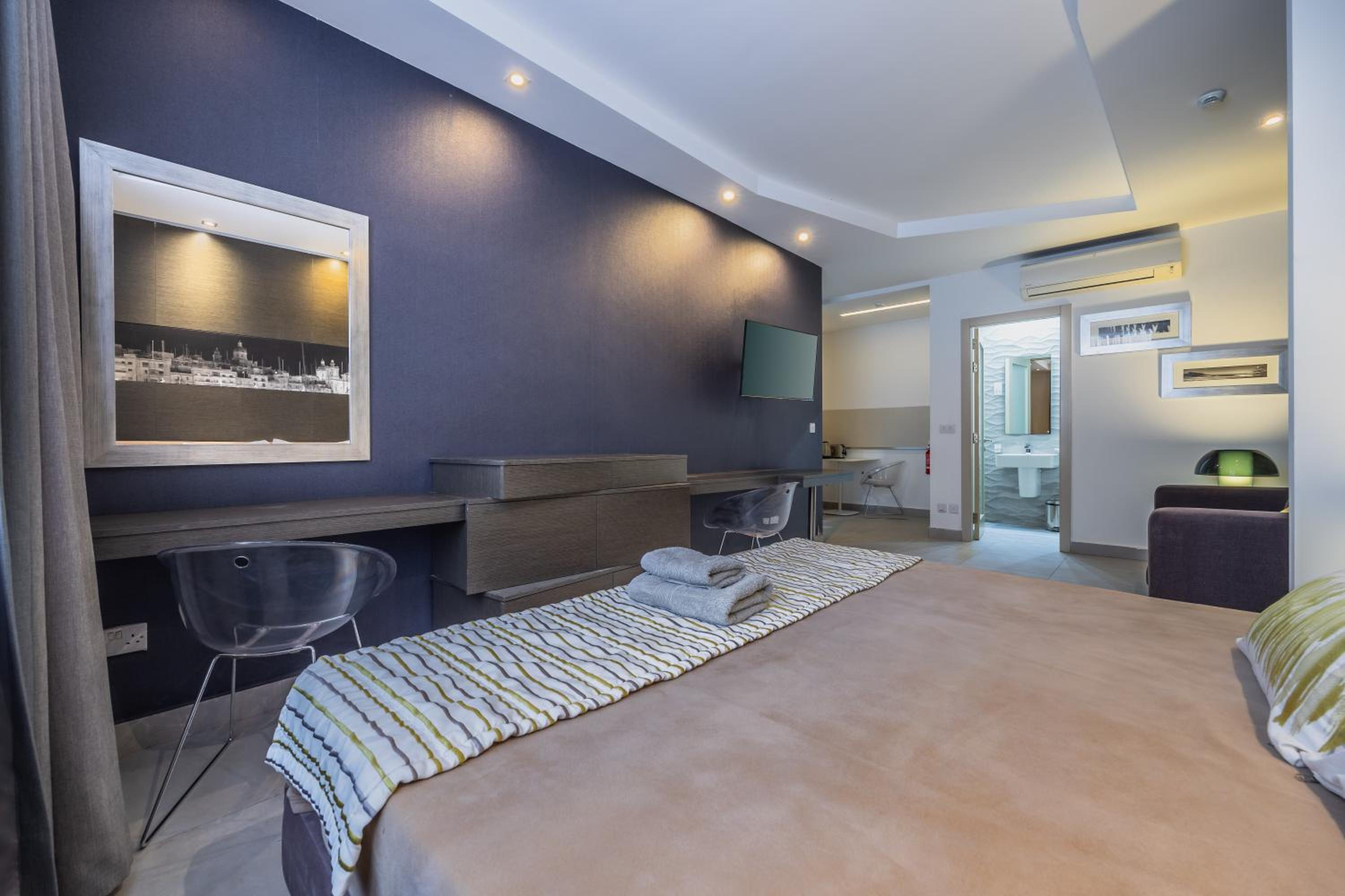 Queen Room - Disability Access