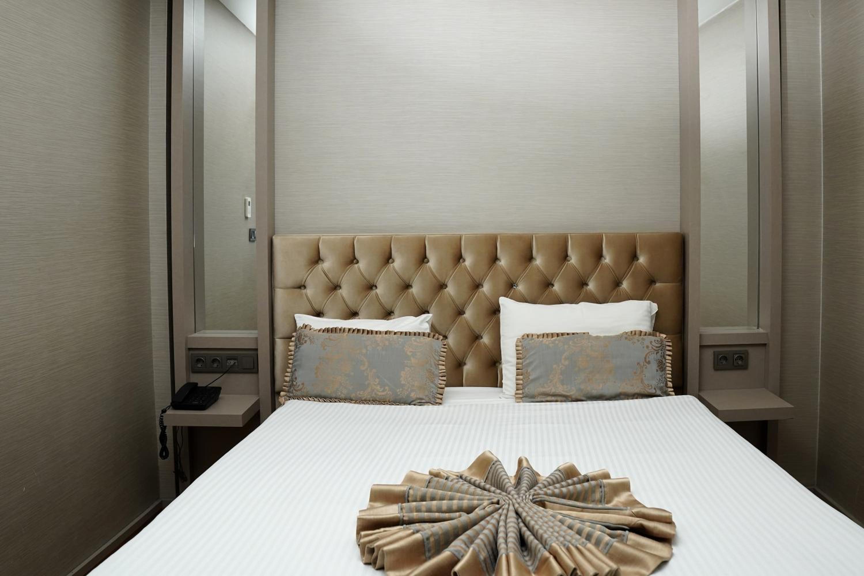 Large Double Room photo 1