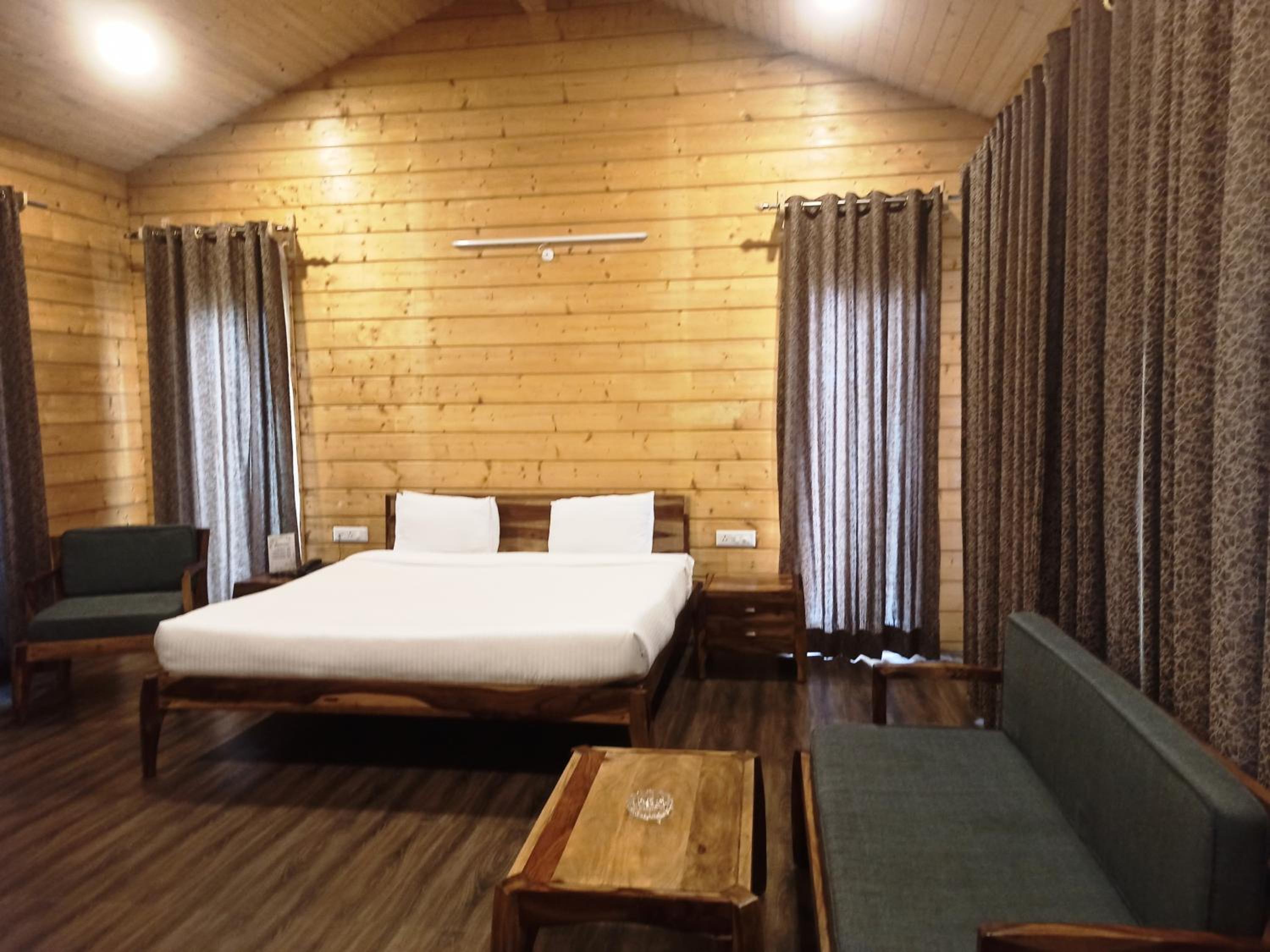 Deluxe King Room photo 1