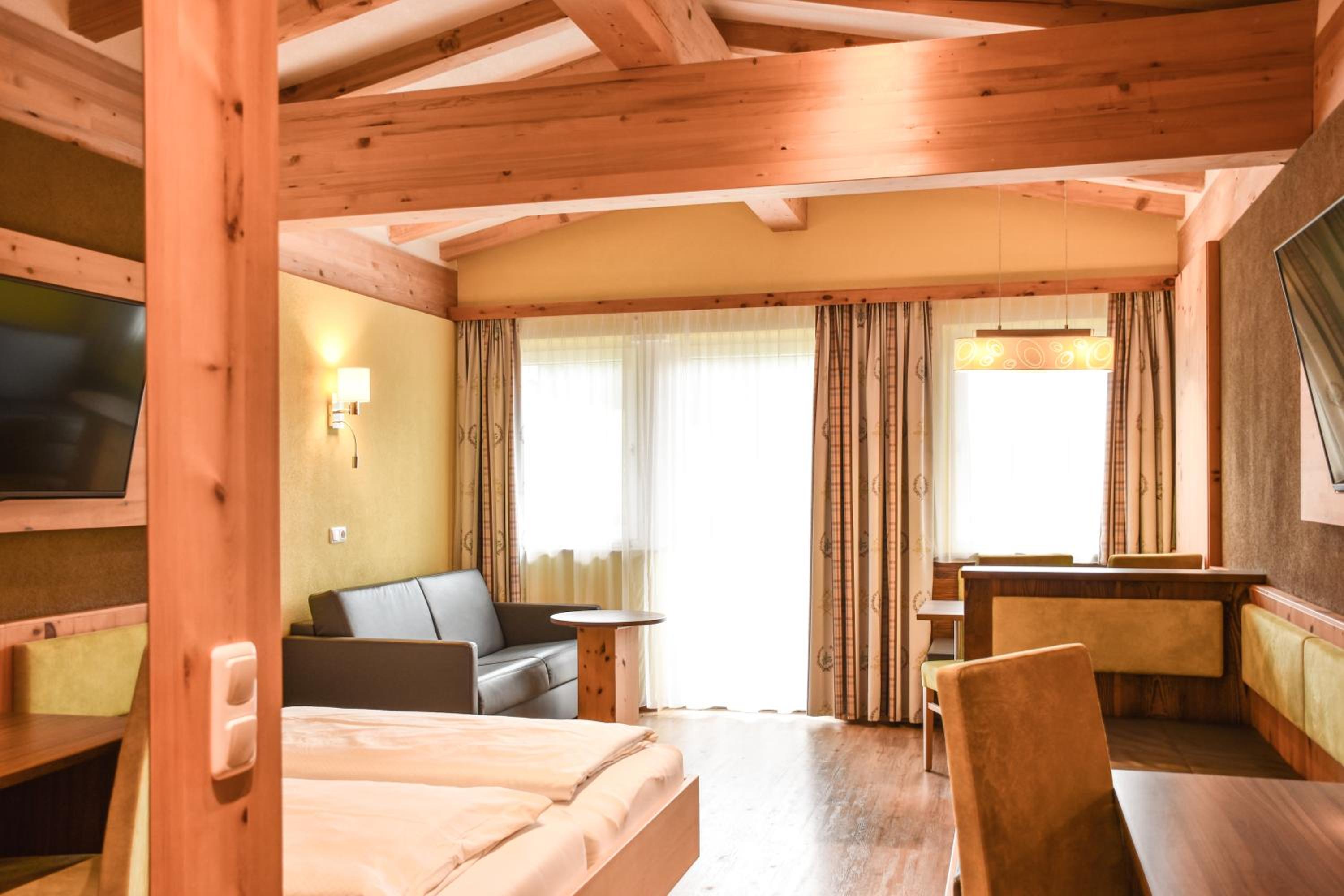 Family Room with Balcony - Photo 4