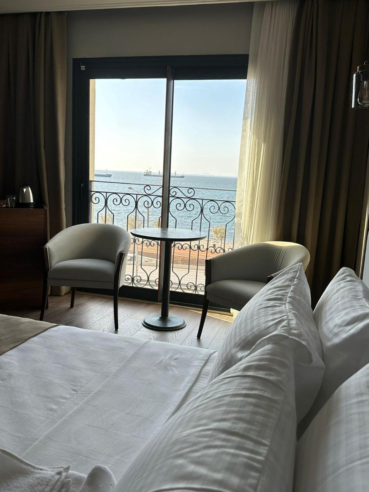 Double Room with Sea View - Photo 10