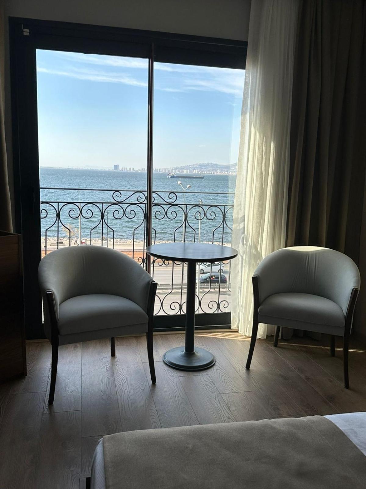 Double Room with Sea View - Photo 4