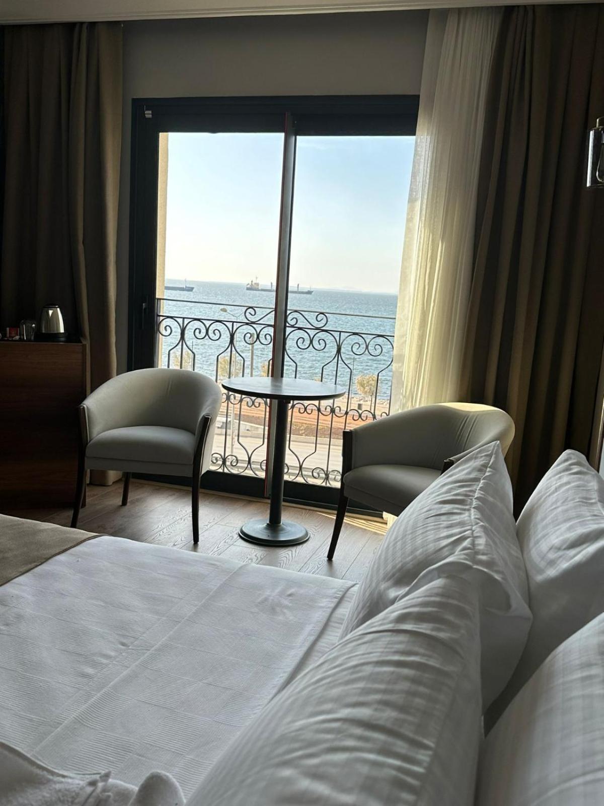 Double Room with Sea View - Photo 8
