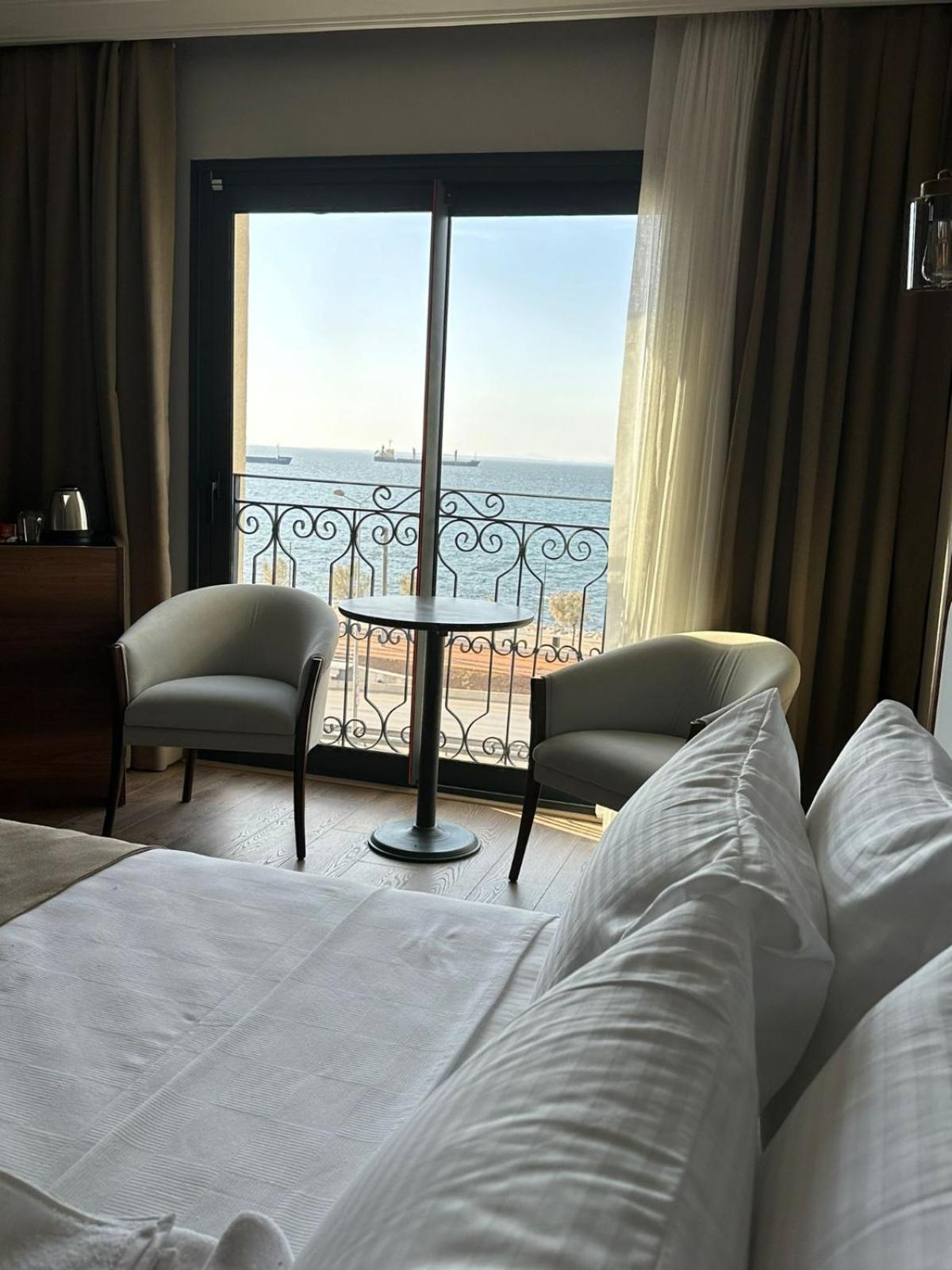 Double Room with Sea View - Photo 12