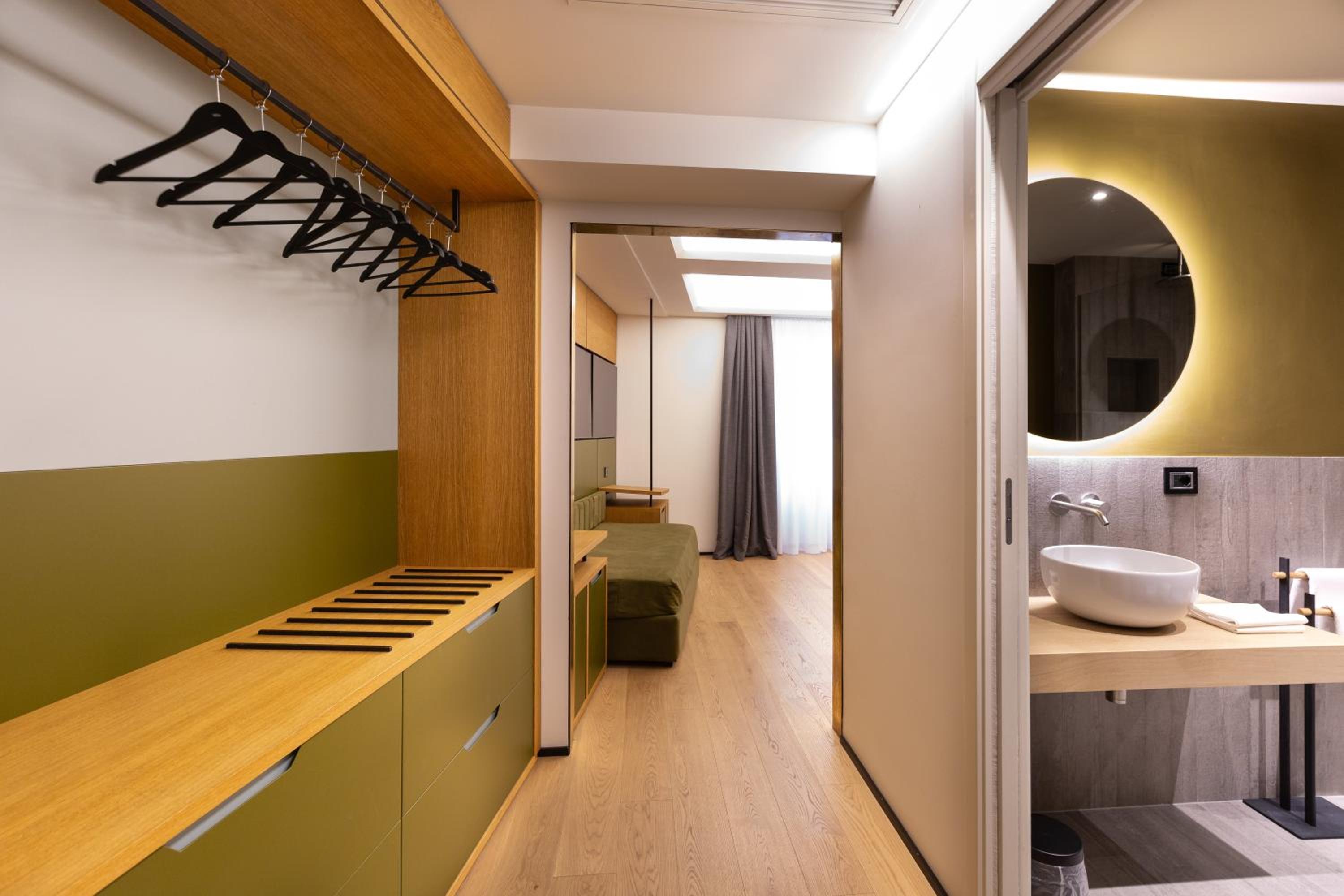 Premium Triple Room - Photo 20