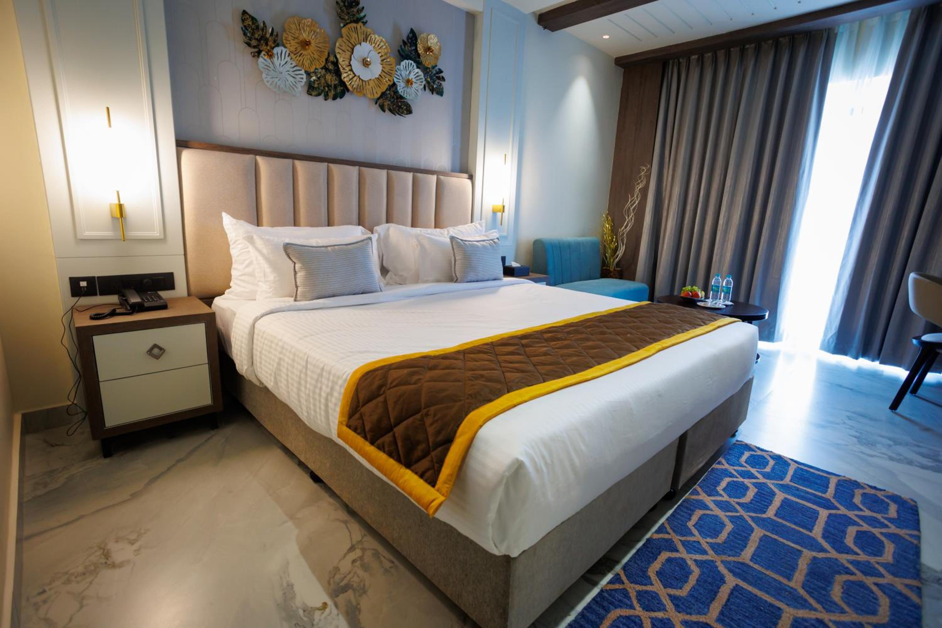 Deluxe King Room - Photo 1