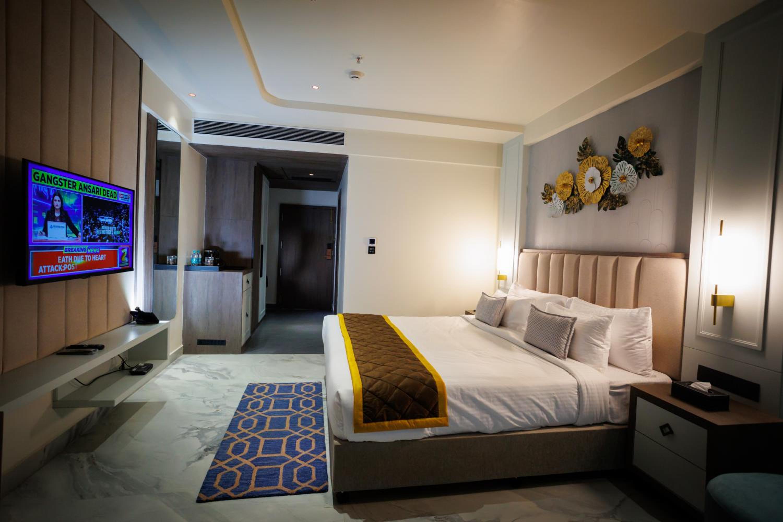 Deluxe King Room - Photo 5