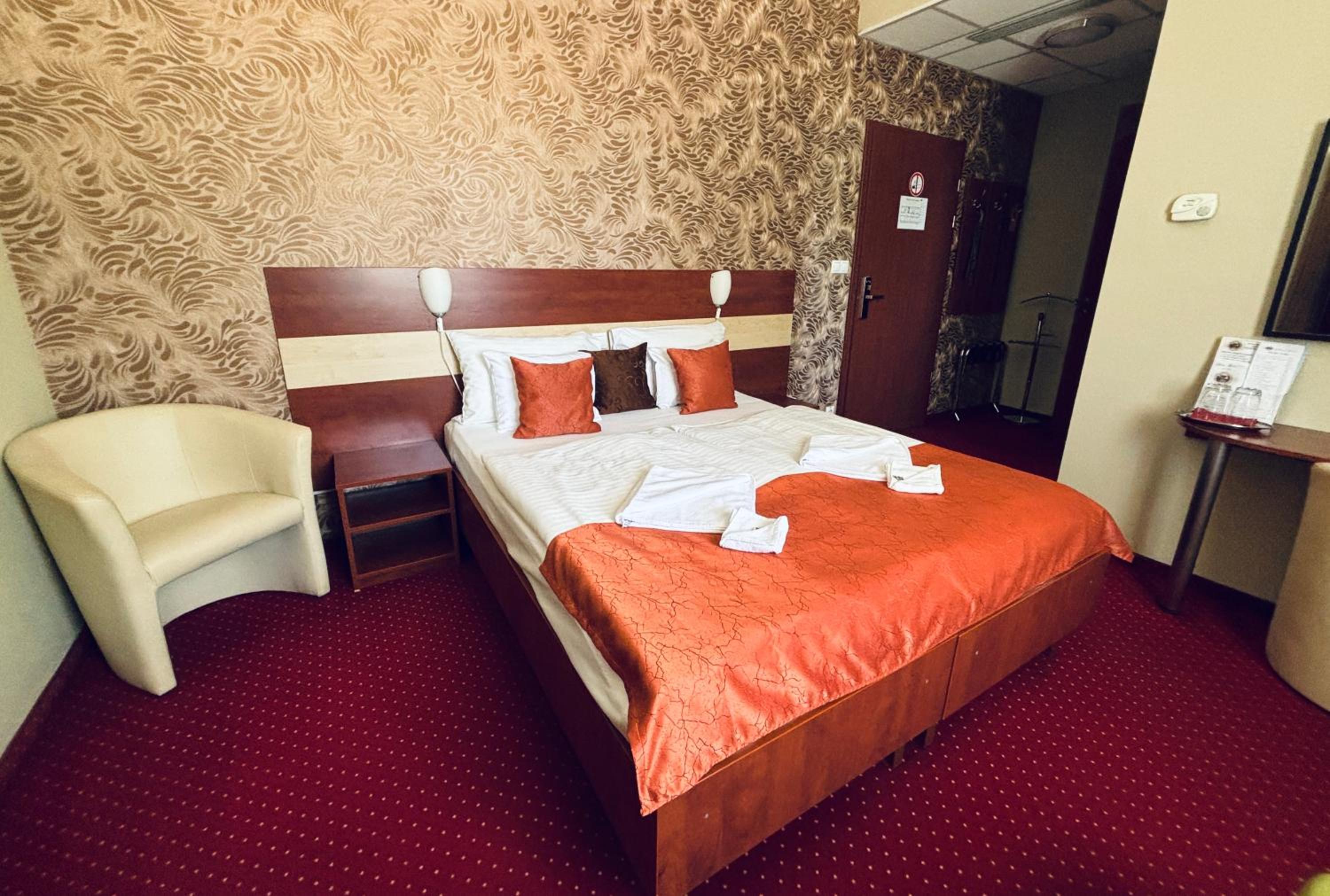 Double or Twin Room - Photo 2