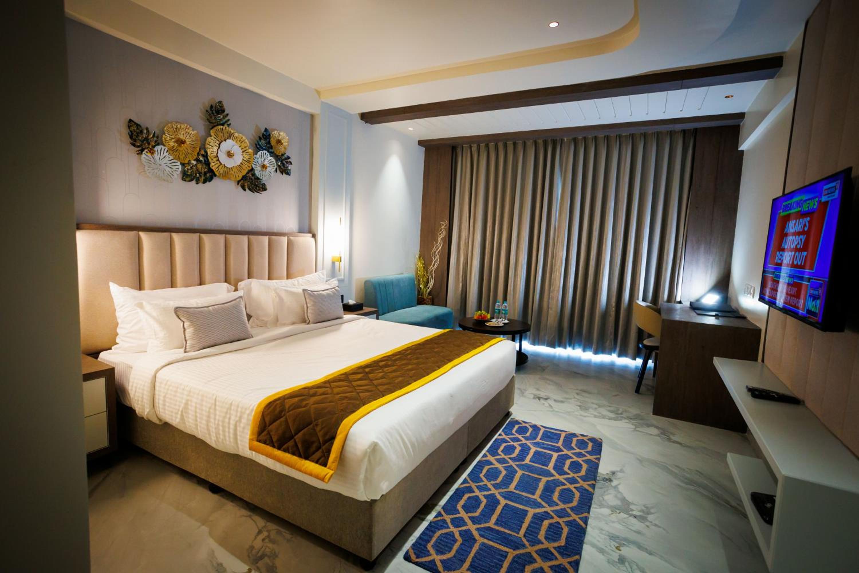 Deluxe King Room - Photo 3