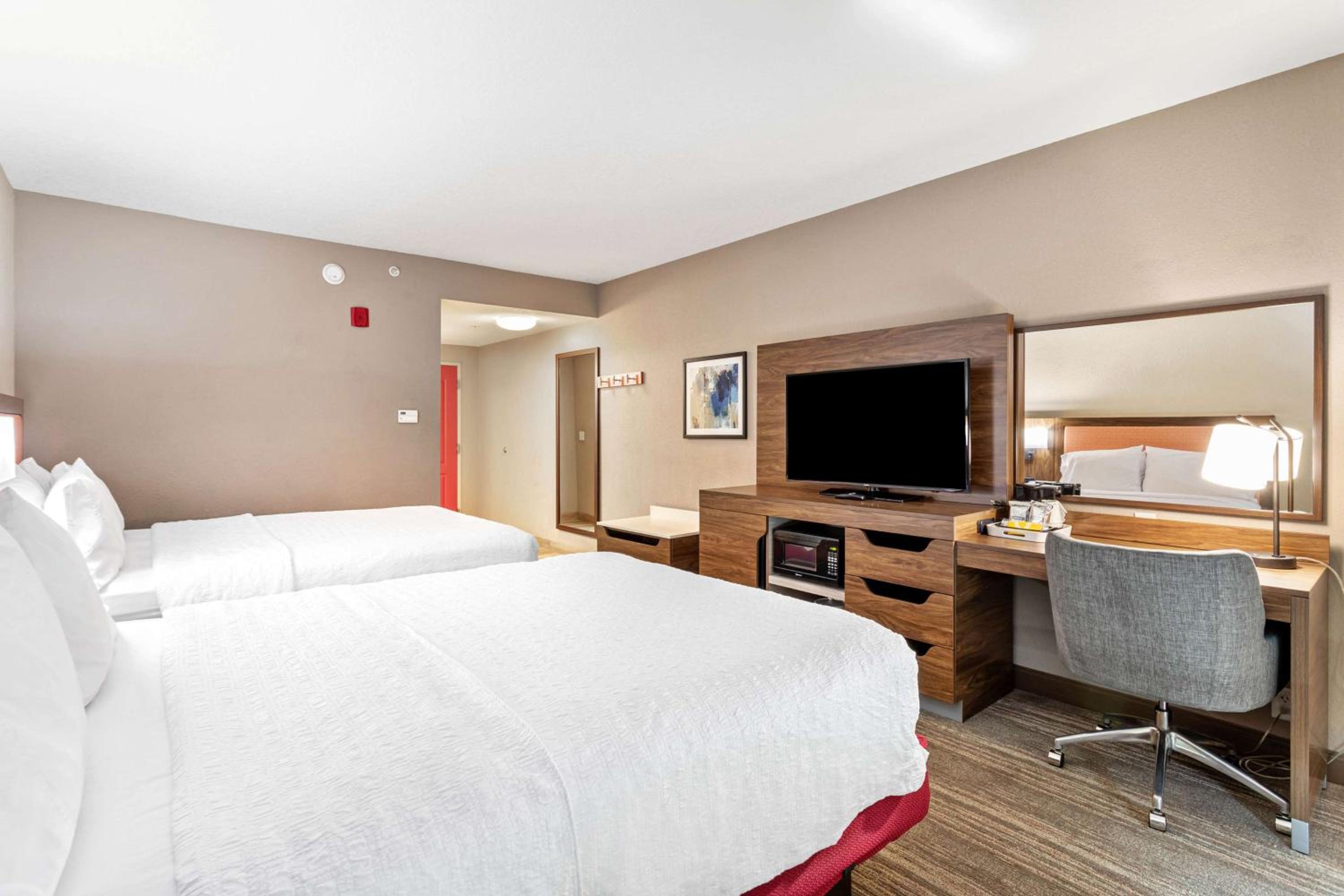 Room with Two Queen Beds - Non-Smoking