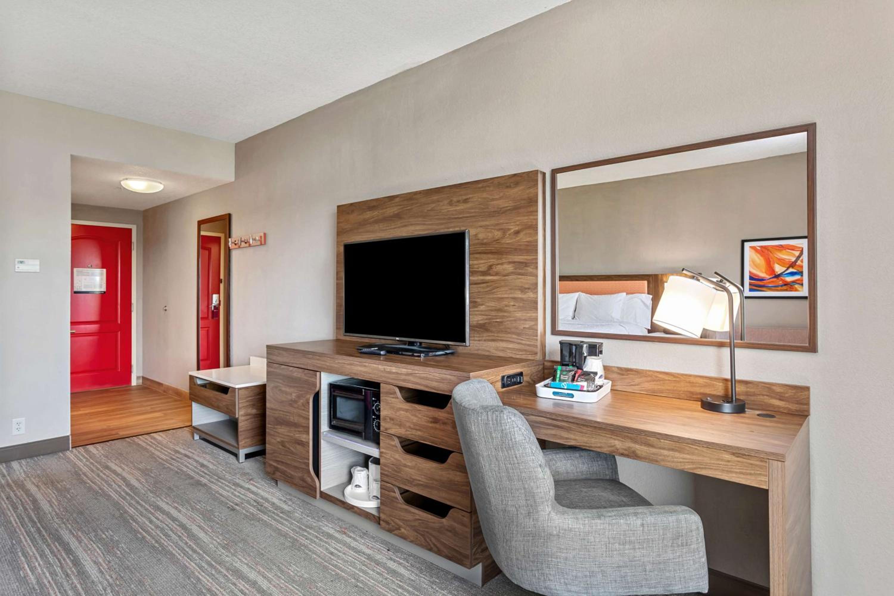 King Room with King Bed - Non-Smoking