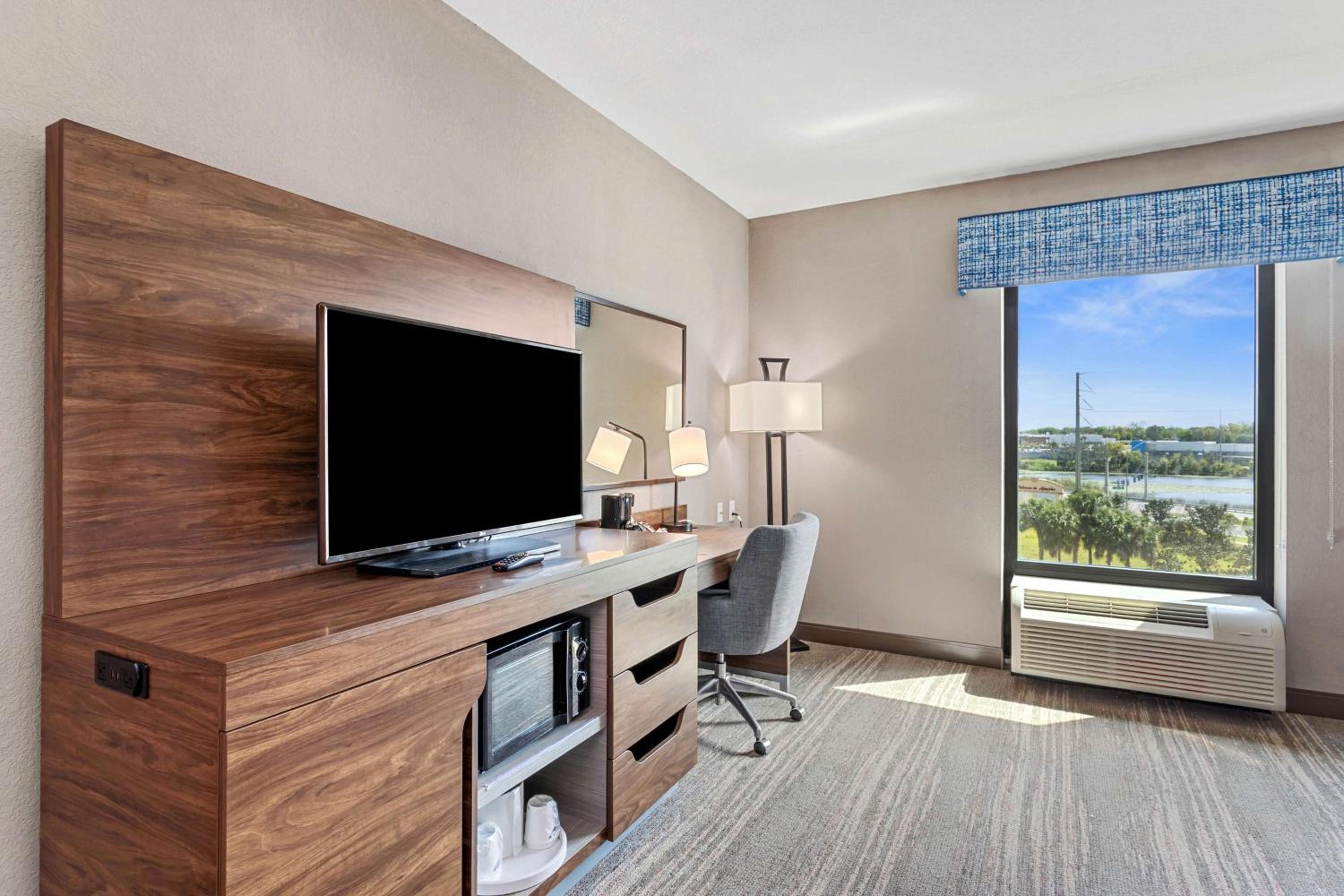King Room with King Bed - Non-Smoking