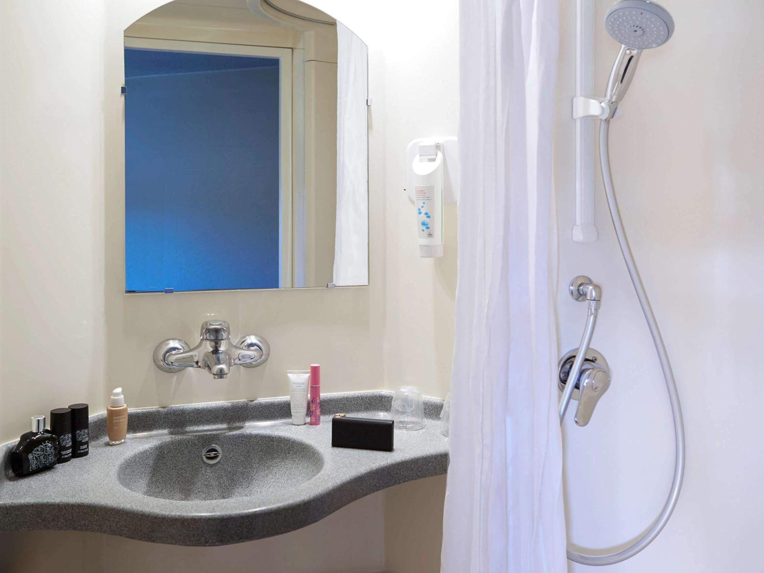 Double Room - Photo 2