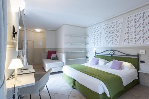 Double or Twin Room with Lake View photo 1