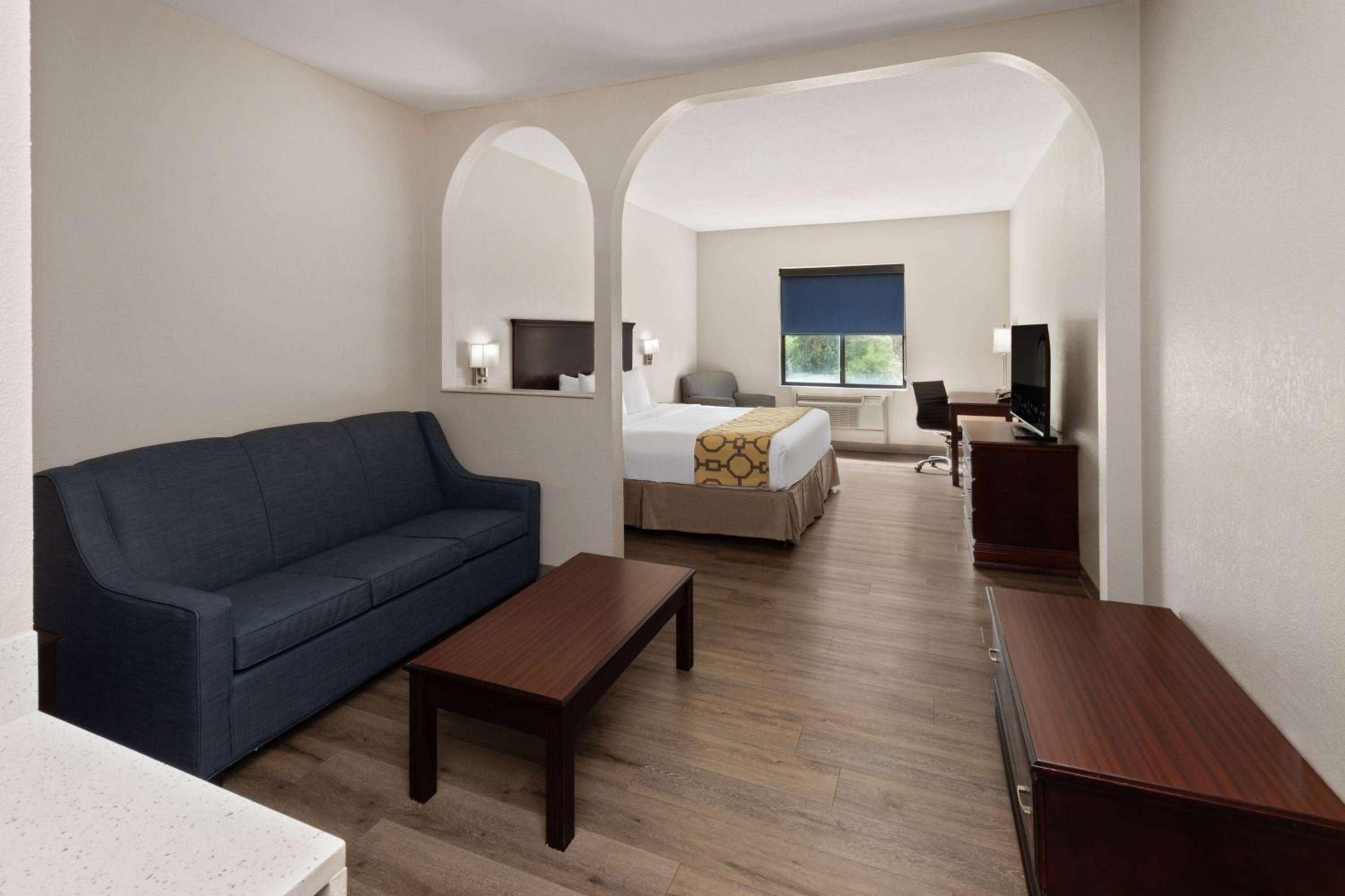 King Room - Non-Smoking - Photo 1
