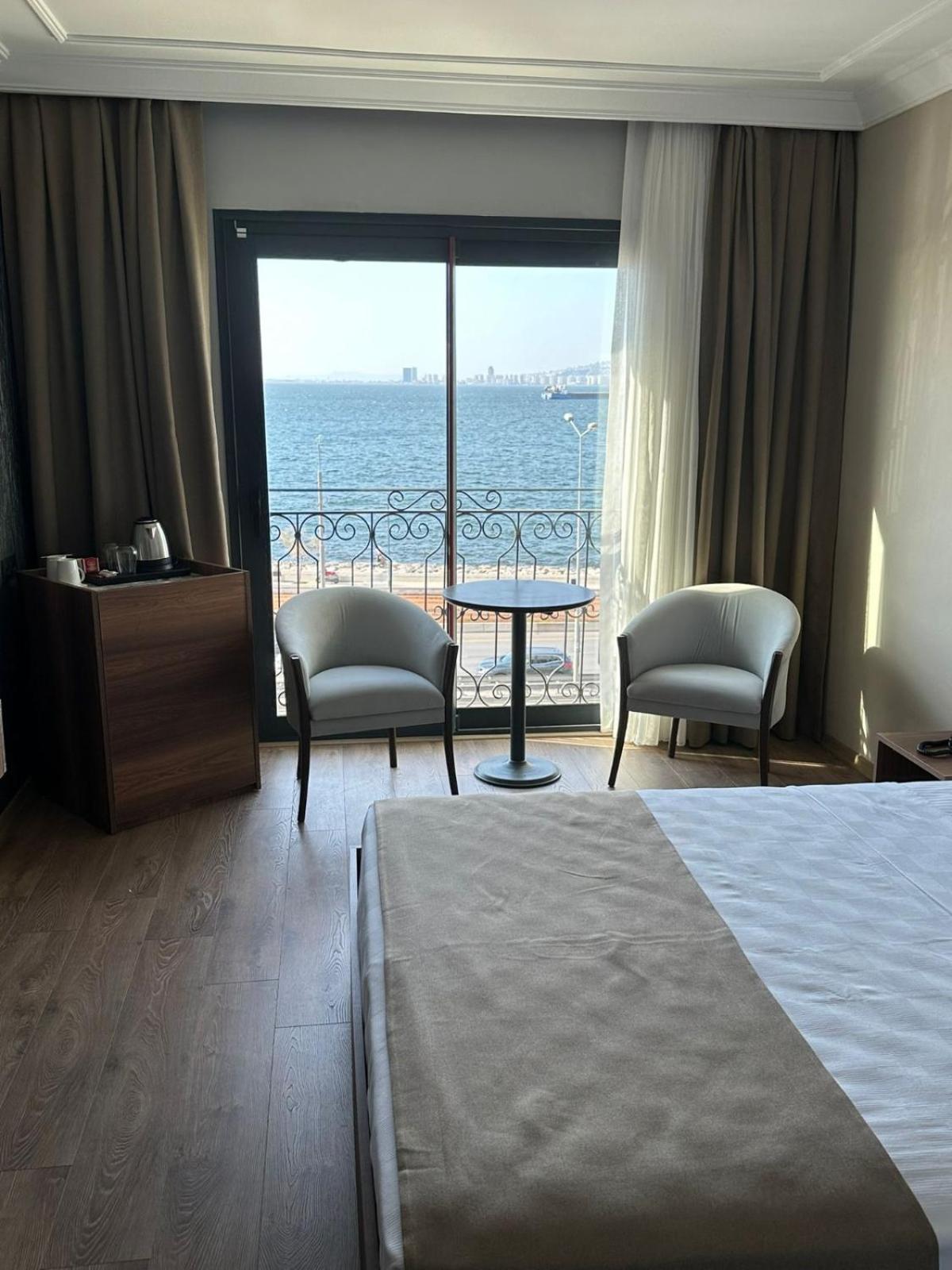 Double Room with Sea View - Photo 7