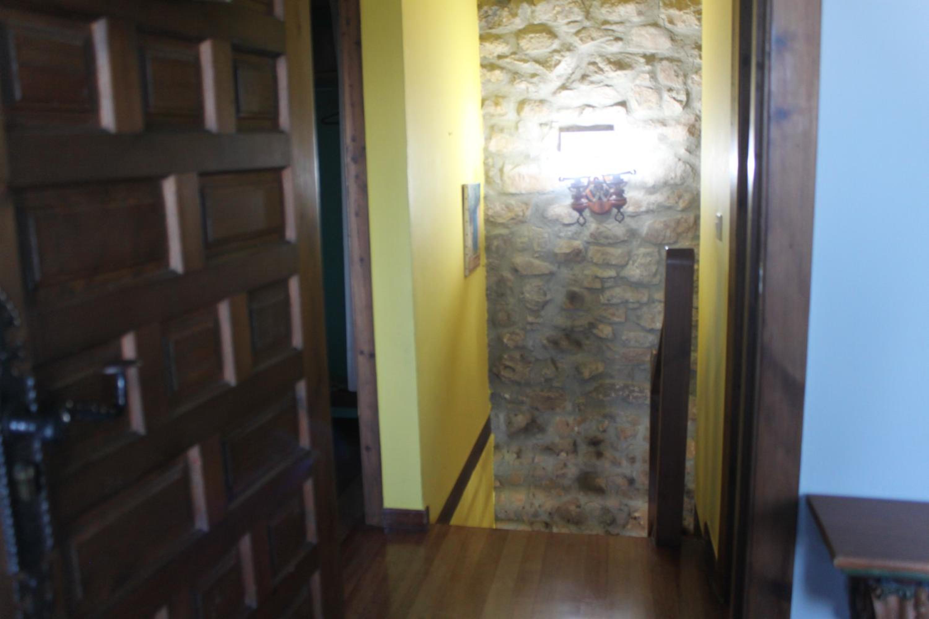 Five-Bedroom House photo 2