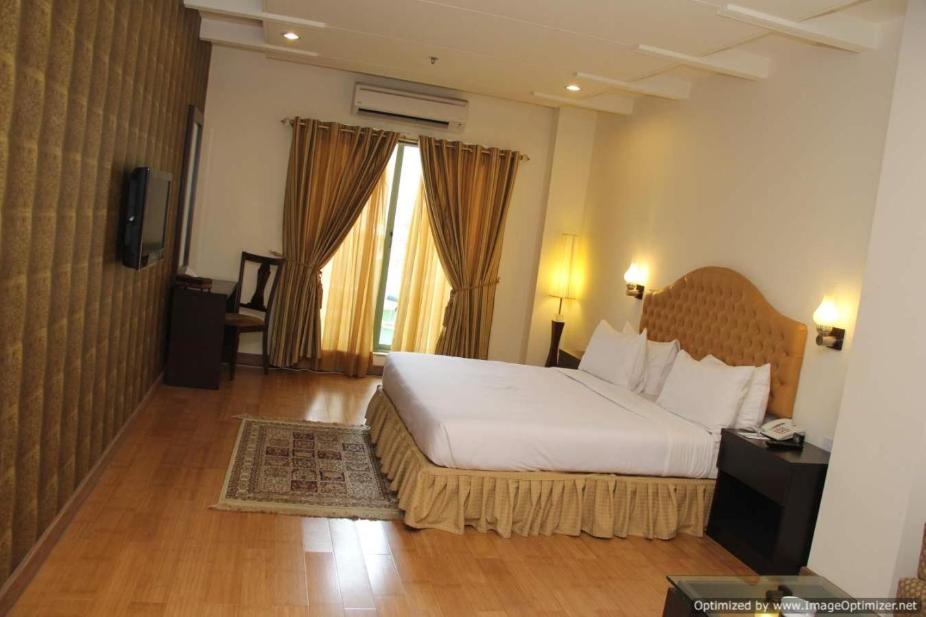 Deluxe King Room