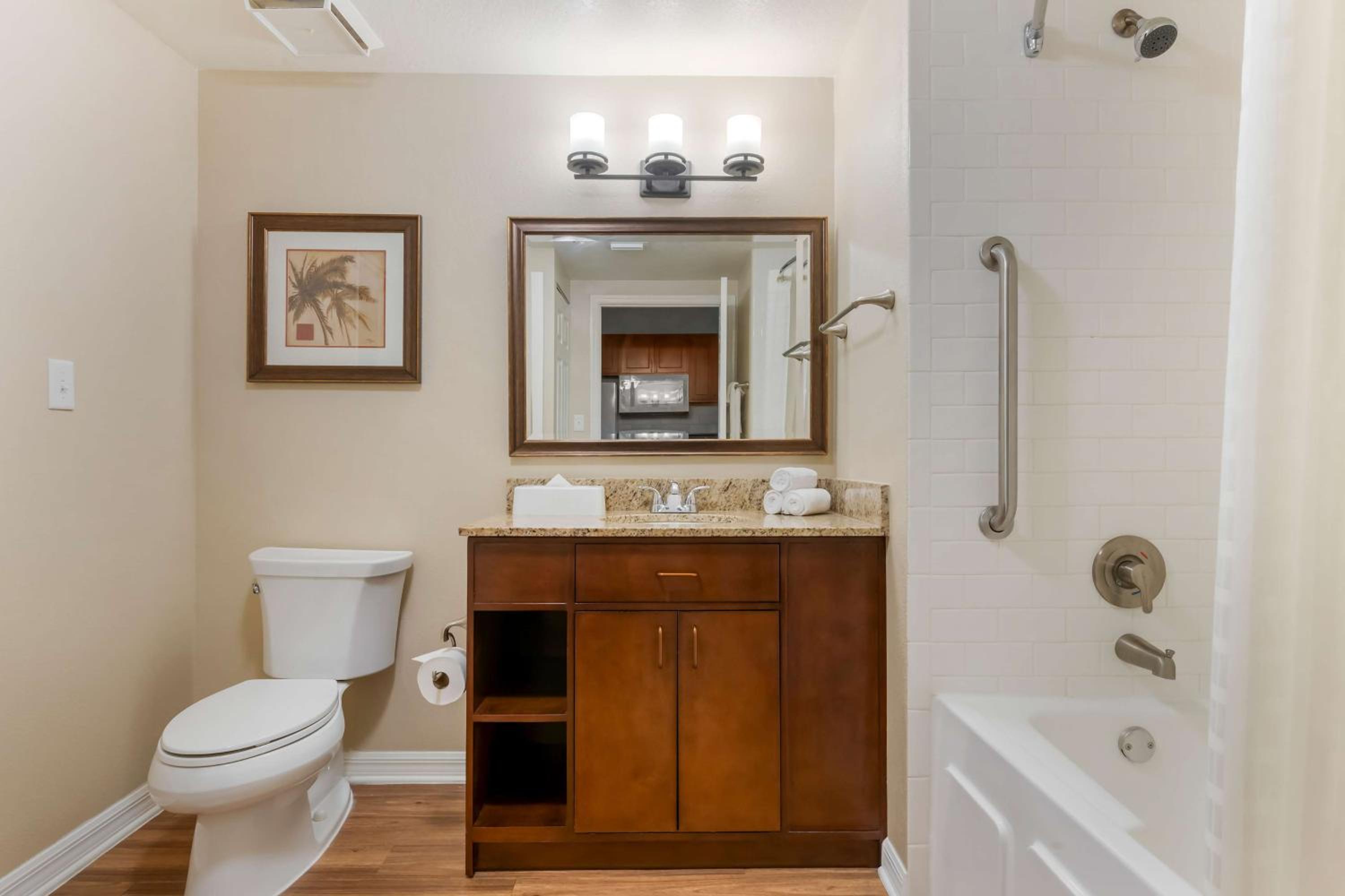 Two-Bedroom King Suite with Two Double Beds and Bath Tub - Hearing Accessible