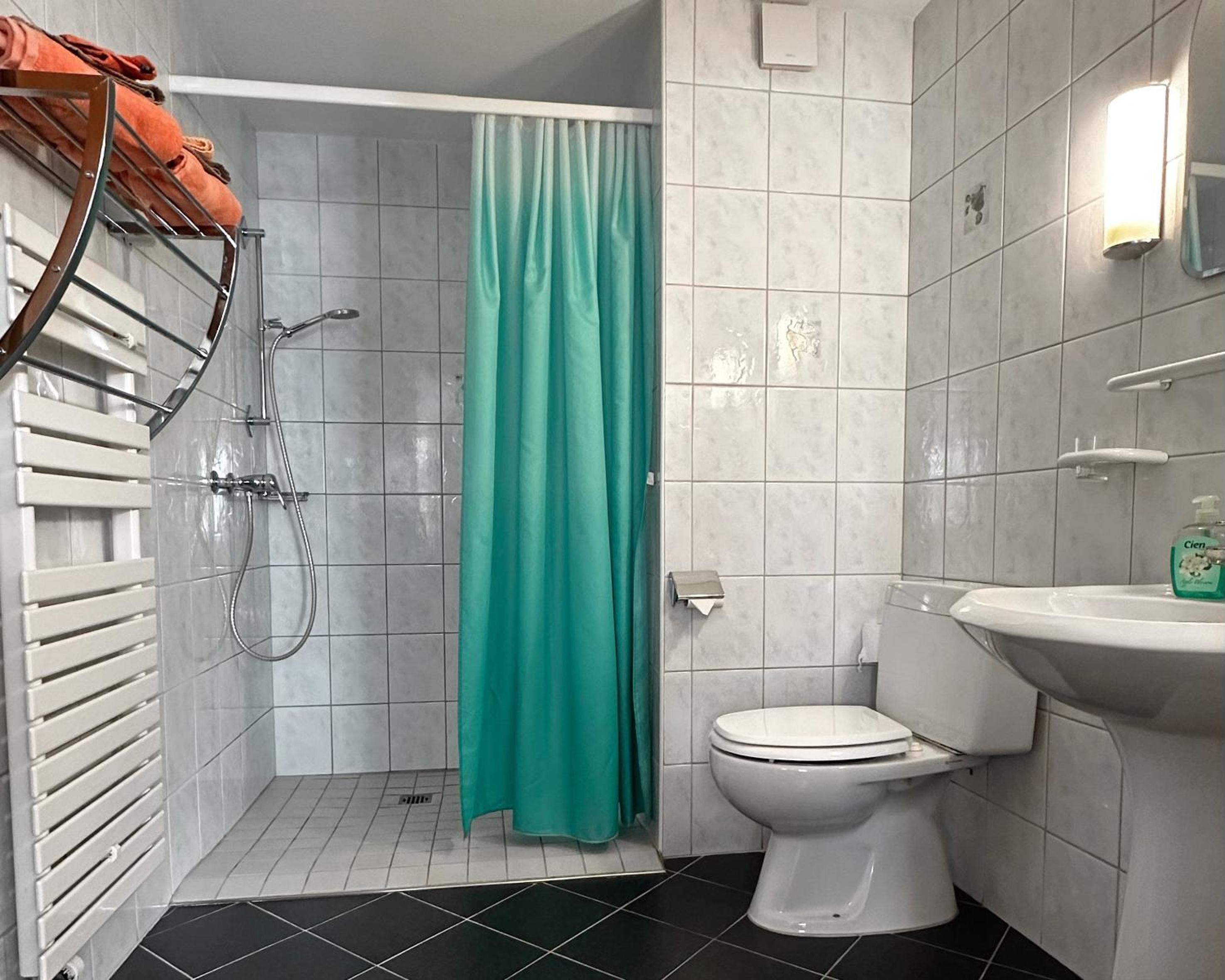 Standard Double Or Twin Room - Photo 5